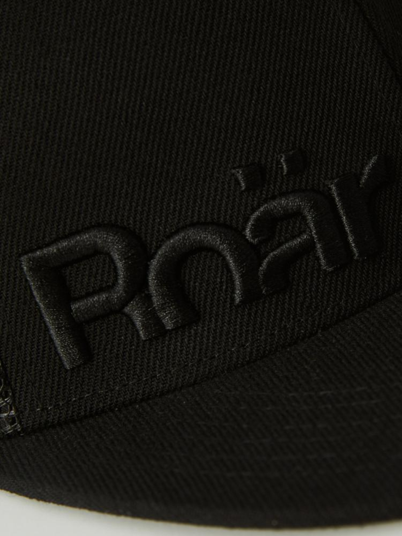 Мужская кепка снэпбек с сеткой и ровным козырьком черная модель 10044766 Фото