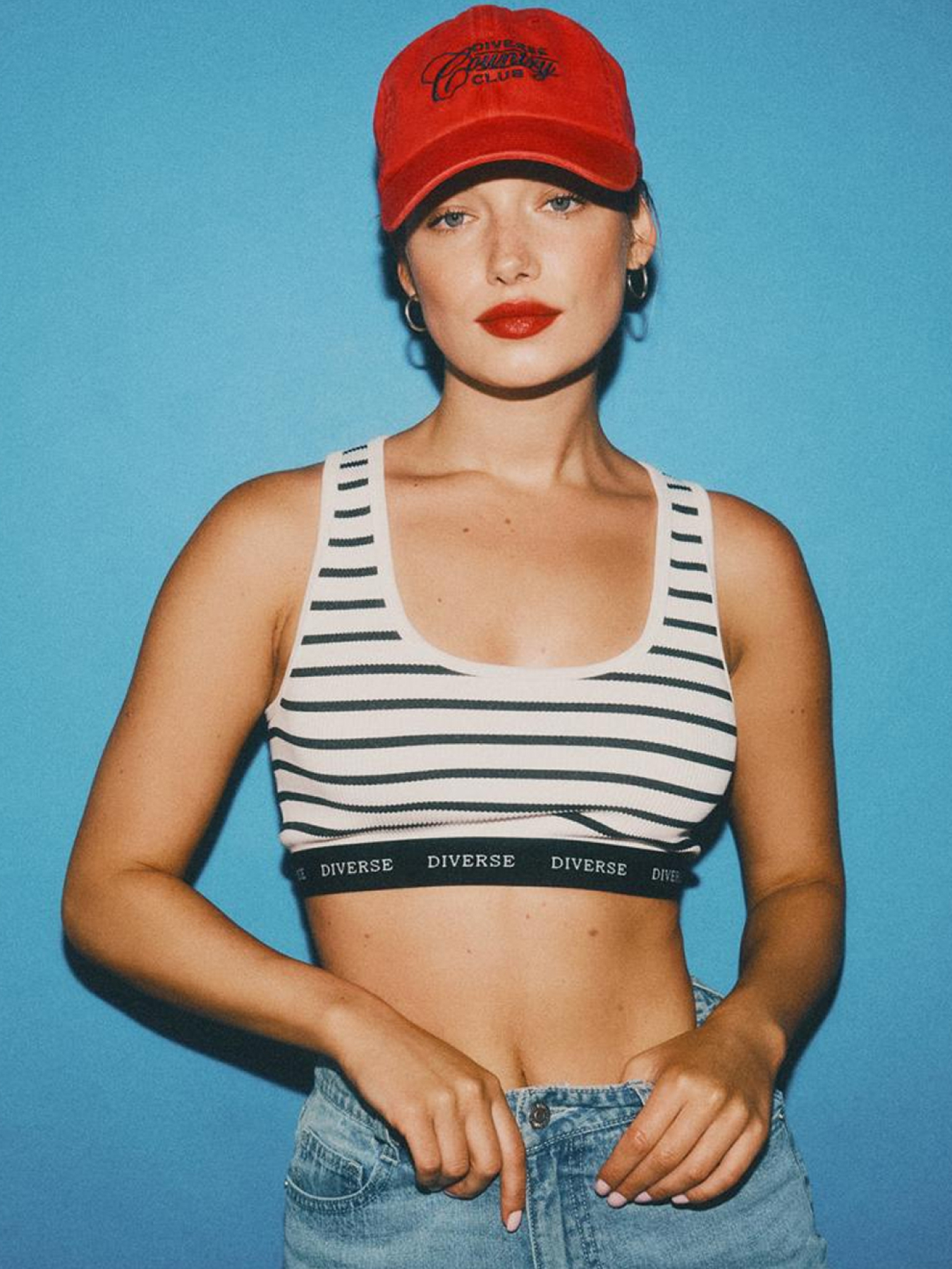 Женская кепка с эффектом стирки и вышитой надписью красная модель 10045008 Фото