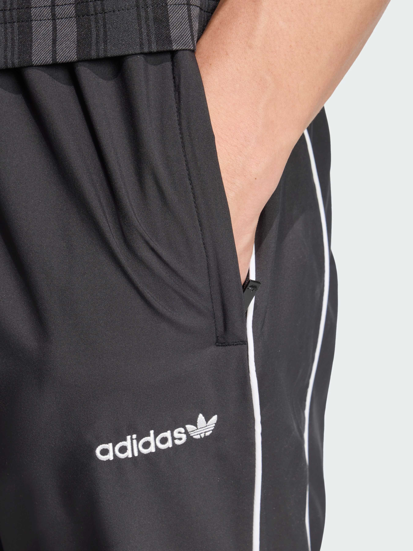 Штани повсякденні Adidas Graphics модель JV7733 Фото