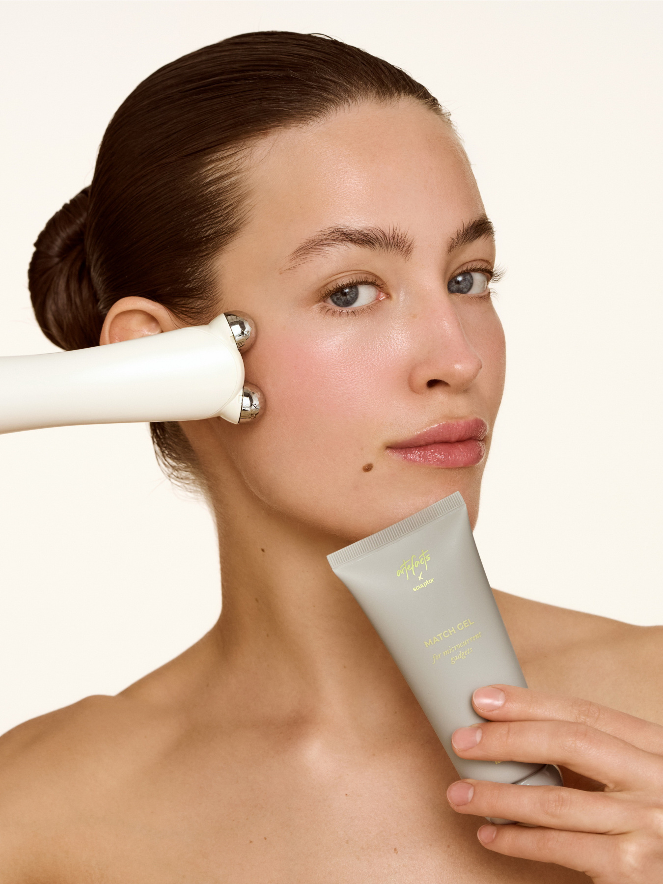 ARTEFACTS MATCH GEL ГЕЛЬ-ПРОВІДНИК ДЛЯ BEAUTY-ГАДЖЕТІВ & ЗАСПОКІЙЛИВА МАСКА ДЛЯ ОБЛИЧЧЯ Artefacts модель 104 ARTEFACTS MATCH GEL ГЕЛЬ-ПРОВІДНИК ДЛЯ BEAUTY-ГАДЖЕТІВ & ЗАСПОКІЙЛИВА МАСКА ДЛЯ ОБЛИЧЧЯ Artefacts модель 104 Фото