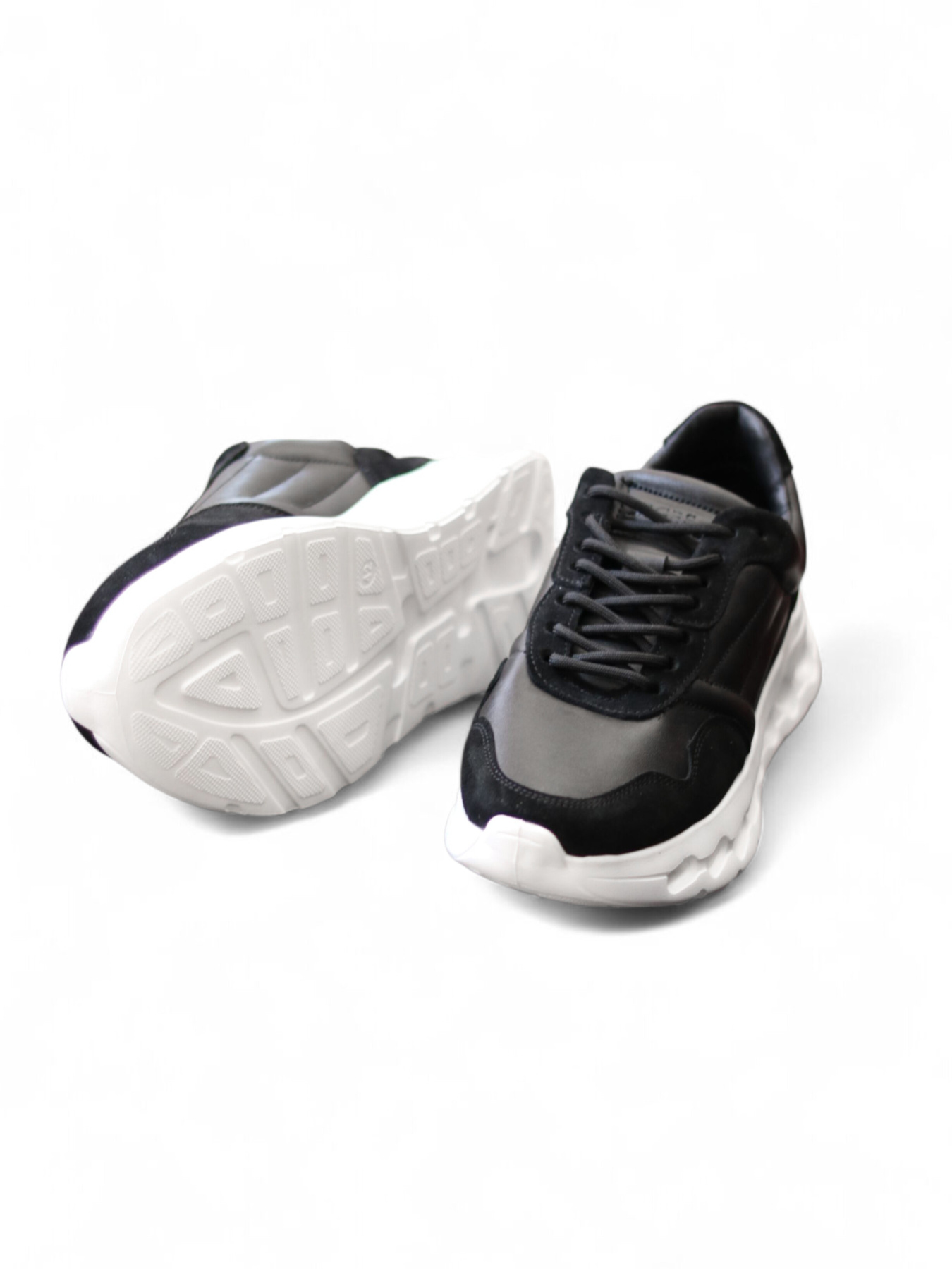 Кроссовки Legessy модель RICO_BLACK_AND_WHITE Фото
