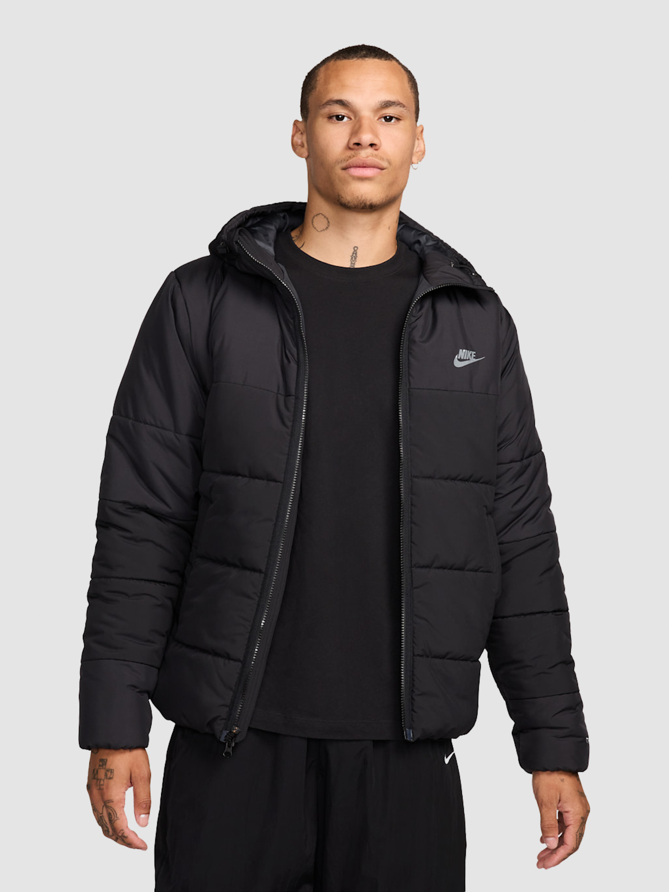 Демисезонная куртка NIKE Sportswear Synthetic-Fill модель HF6825-010 Фото