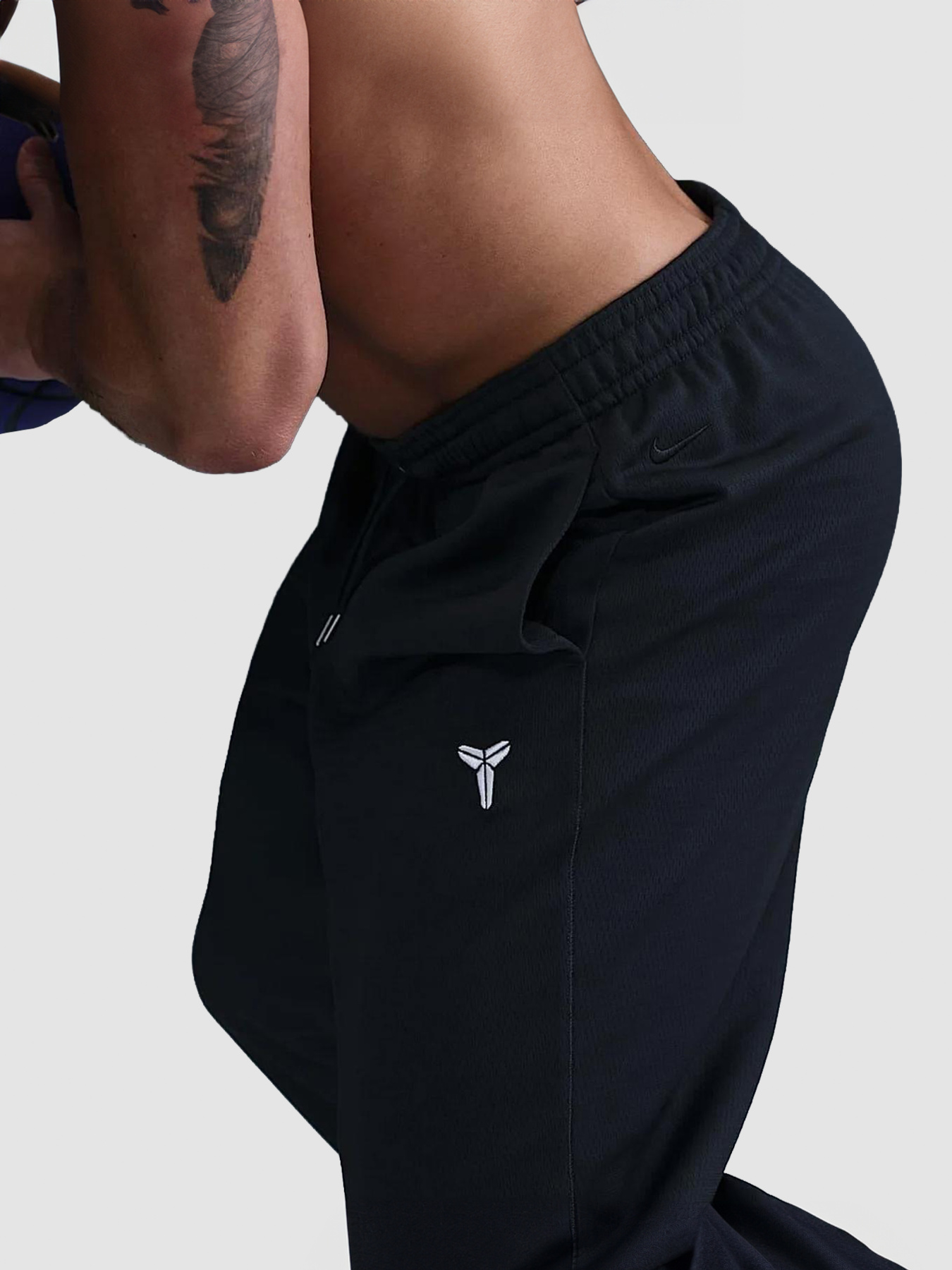 Джоггеры NIKE Kobe Therma-Fit Basketball Pants модель HJ8113-010 Фото