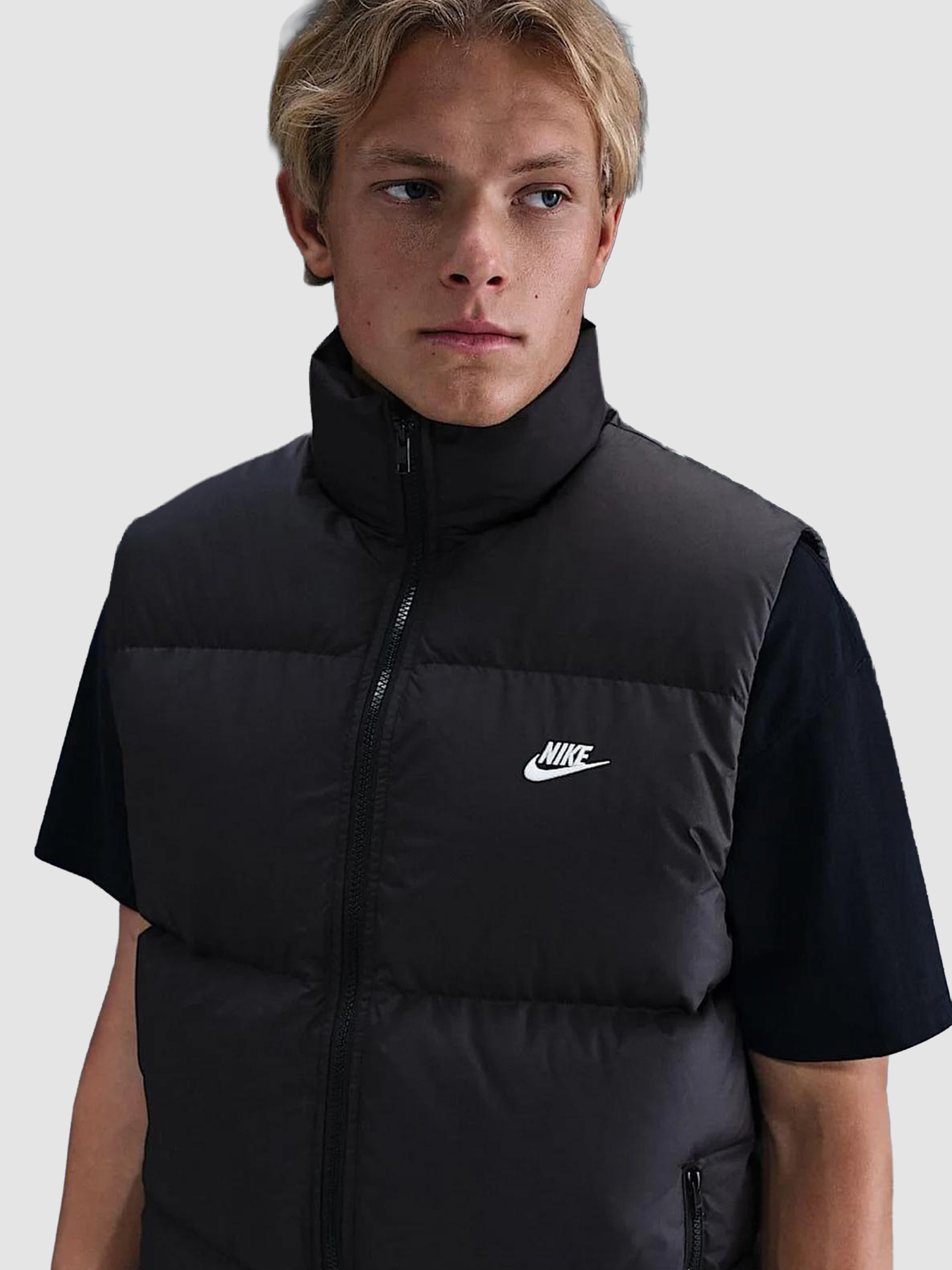 Утеплений жилет NIKE Club Puffer Black модель IB2977-010 Утеплений жилет NIKE Club Puffer Black модель IB2977-010 Фото