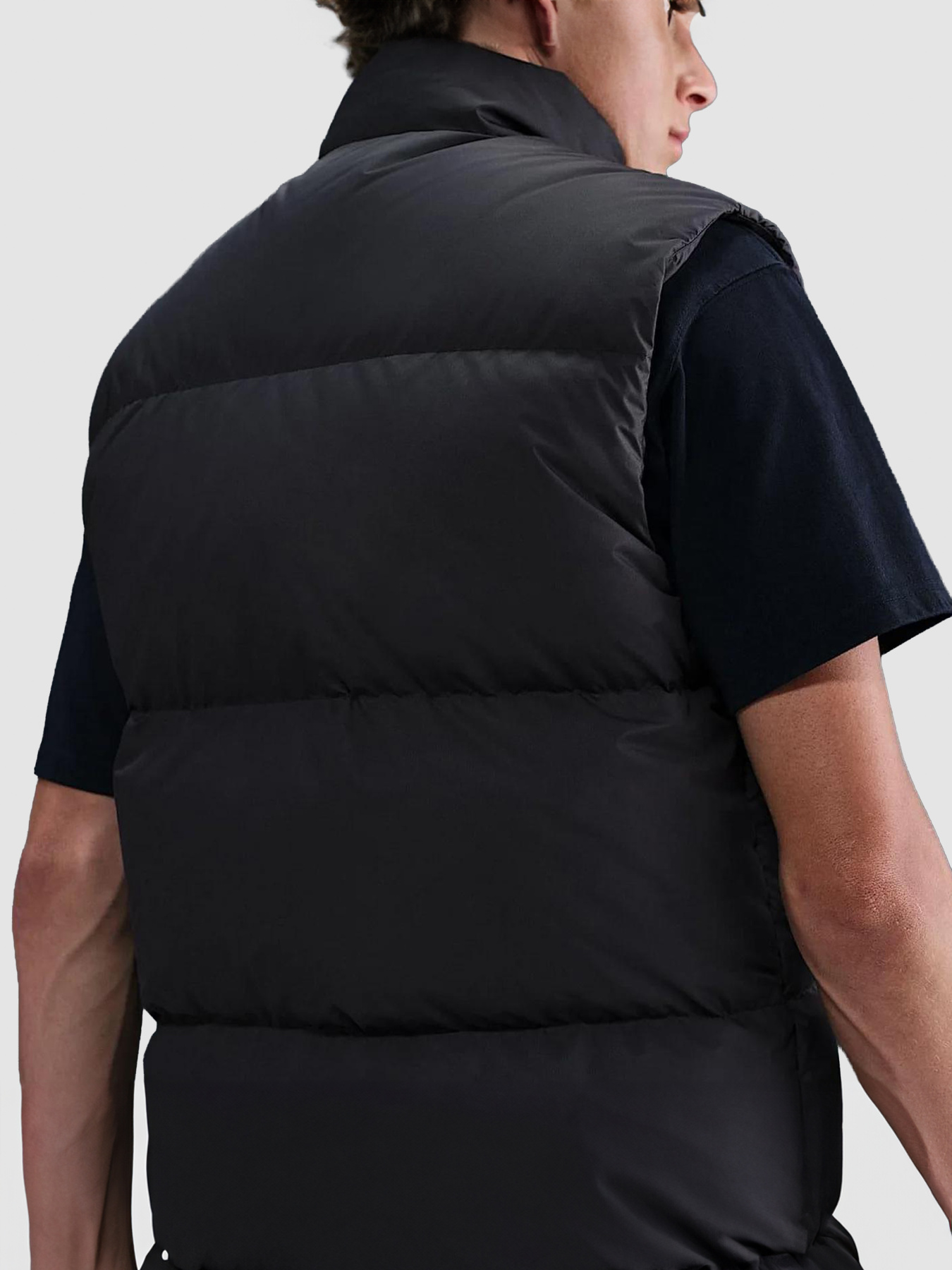 Утеплений жилет NIKE Club Puffer Black модель IB2977-010 Утеплений жилет NIKE Club Puffer Black модель IB2977-010 Фото