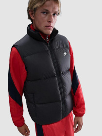 Утеплений жилет NIKE Club Puffer Black модель IB2977-010 Утеплений жилет NIKE Club Puffer Black модель IB2977-010 Фото