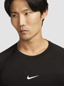 Термобілизна NIKE Pro Dri-Fit Tight Top модель FB7919-010 Термобілизна NIKE Pro Dri-Fit Tight Top модель FB7919-010 Фото