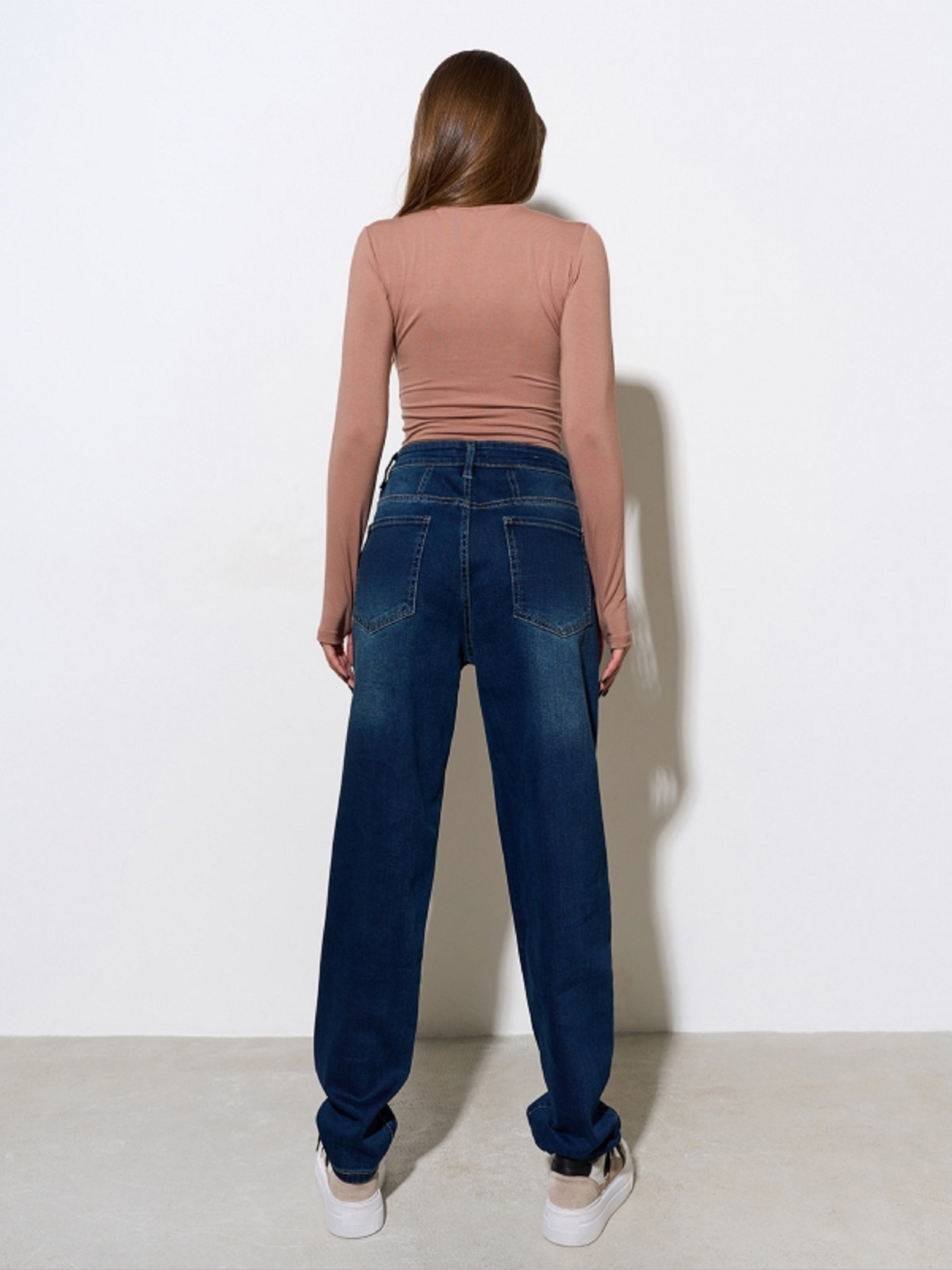 Джинсы мом ISSA Plus модель WN20-726_синий Фото