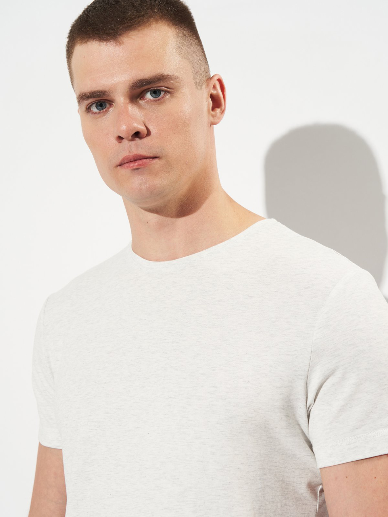 Футболка H&M модель 9487304wer_Светло-серый Фото