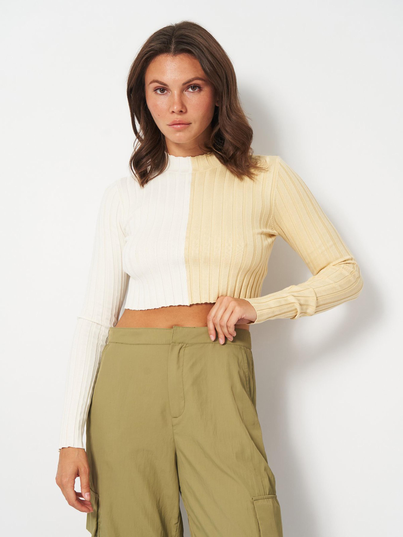 Топ Monki модель 5874229wer_Бело-желтый Топ Monki модель 5874229wer_Бело-желтый Фото