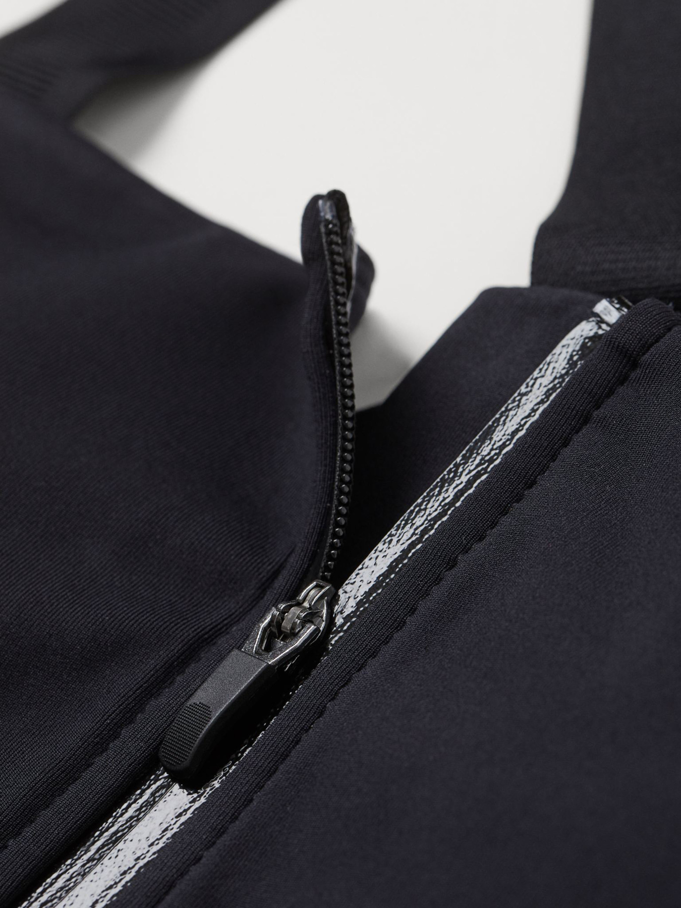 Топ спортивний H&M модель 8943552wer_Черный Фото