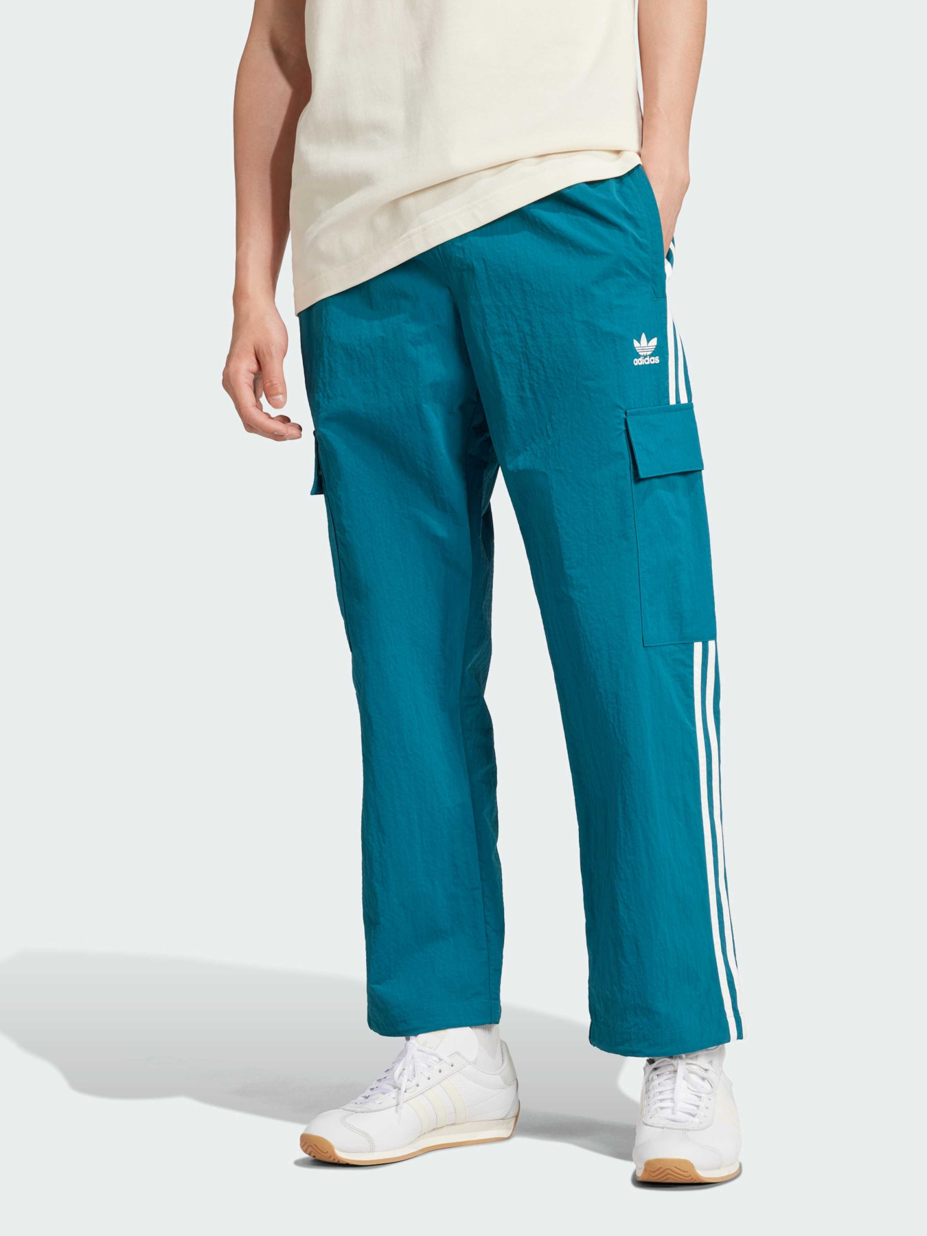 Карго Adidas Adicolor модель IZ3065 Карго Adidas Adicolor модель IZ3065 Фото