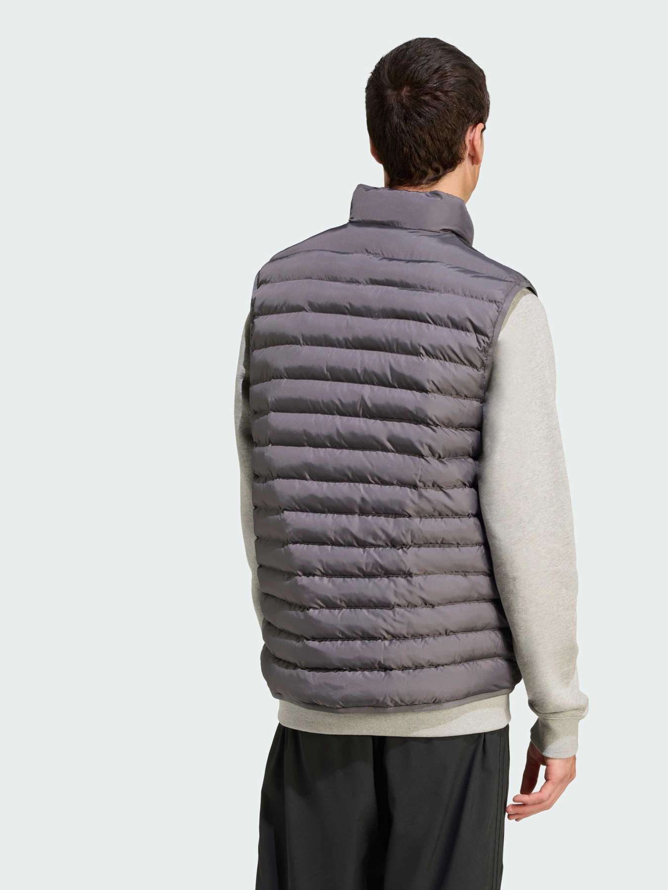 Утеплений жилет Adidas модель JX4119 Утеплений жилет Adidas модель JX4119 Фото