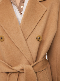 Пальто и плащи Estro модель 8920-012591 Пальто и плащи Estro модель 8920-012591 Фото