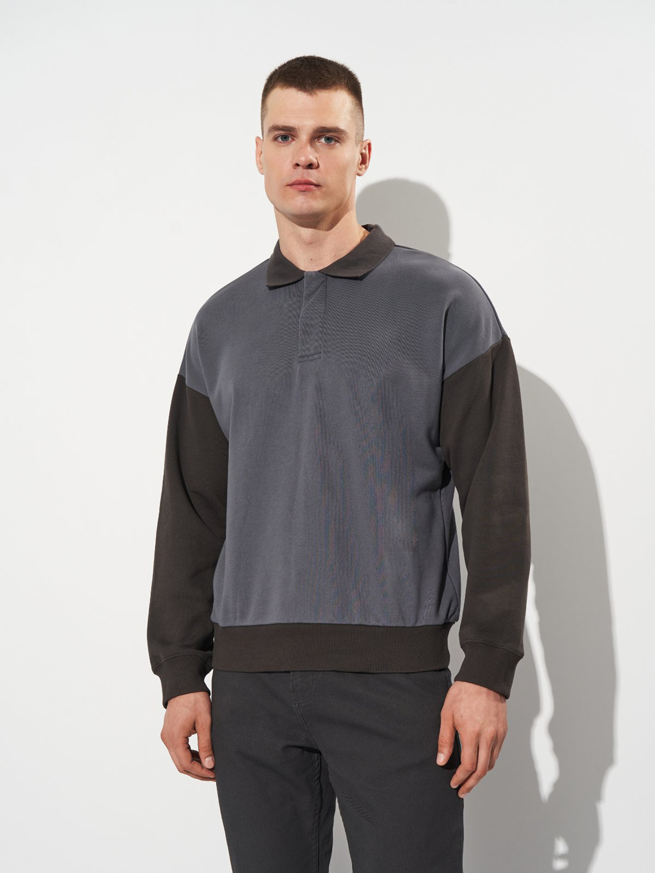 Свитшот H&M модель 10685345wer_Серо-черный Фото