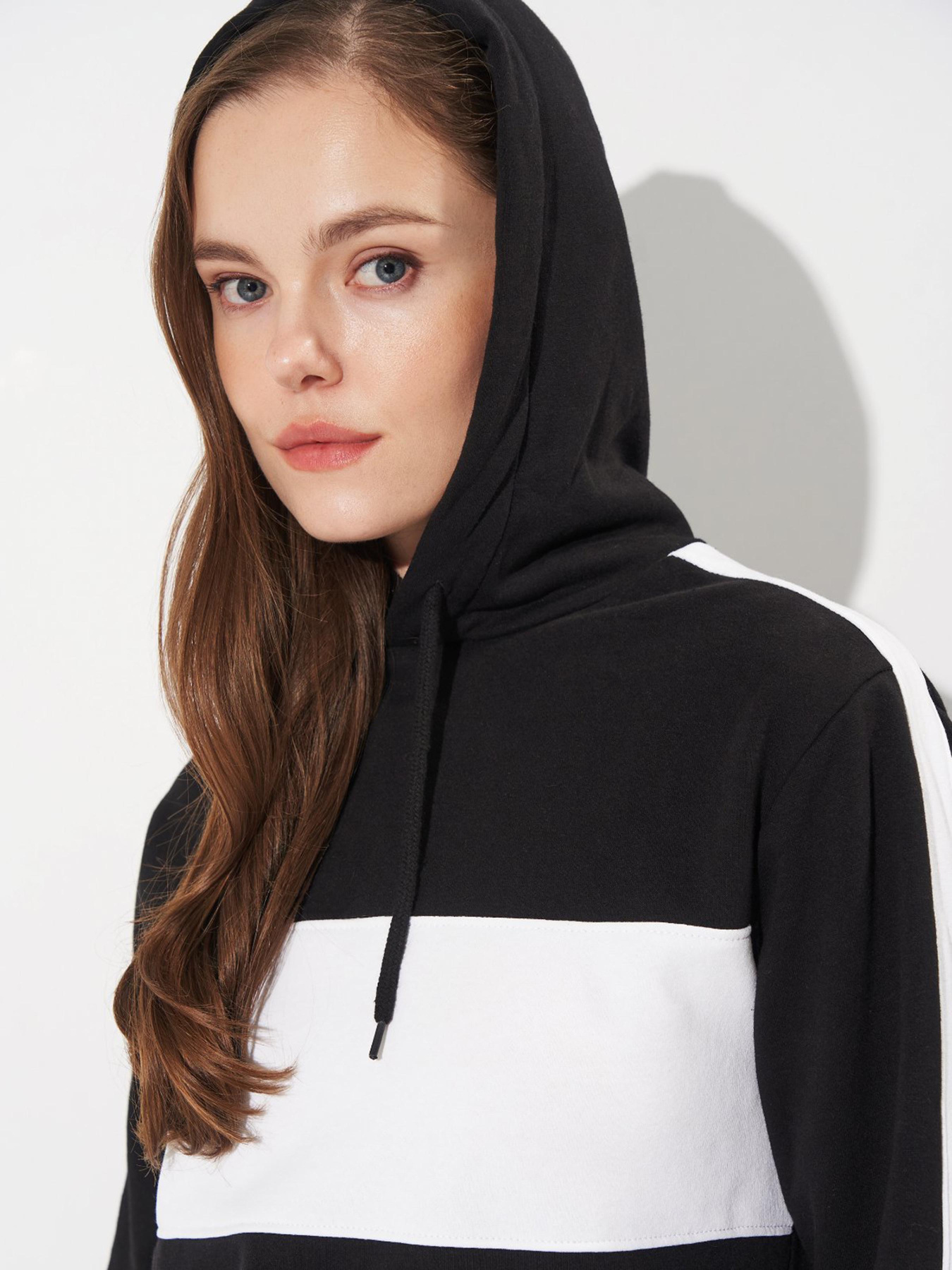 Худи H&M модель 7344612wer_Черно-белый Фото