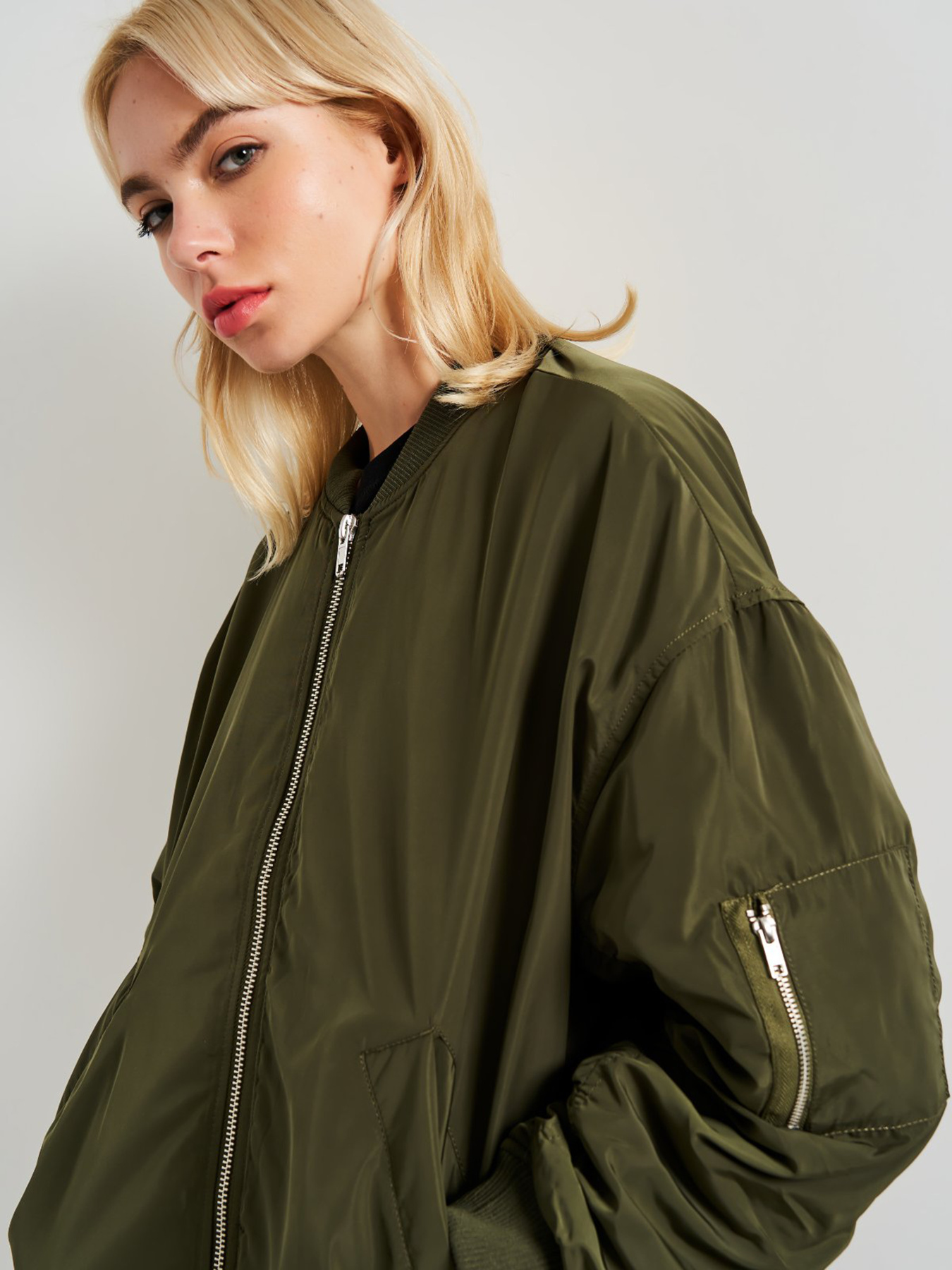 Бомбер H&M модель 9222242wer_Хаки Фото