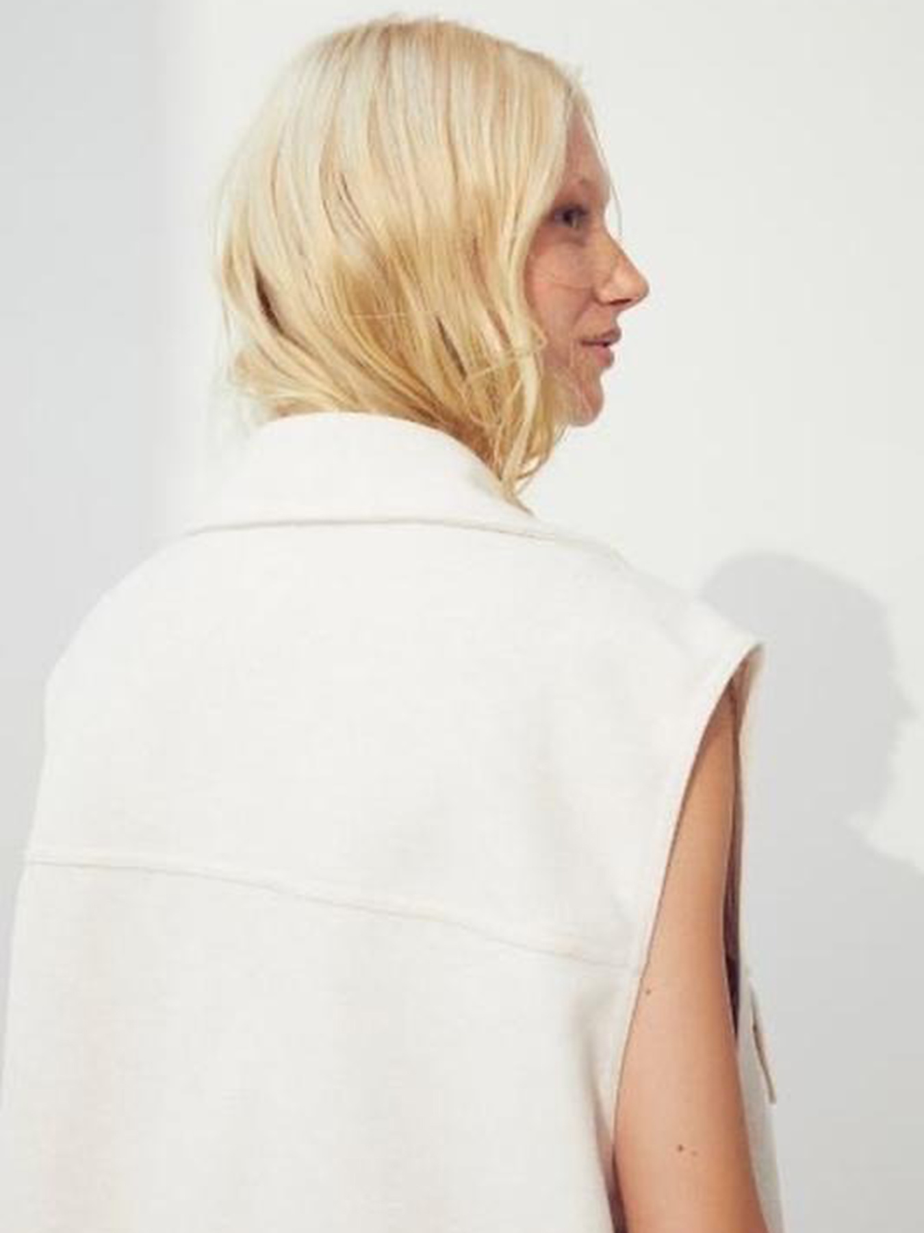 Жилет H&M модель 9893674wer_Светло-бежевый Фото