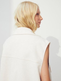 Жилет H&M модель 9893674wer_Светло-бежевый Фото