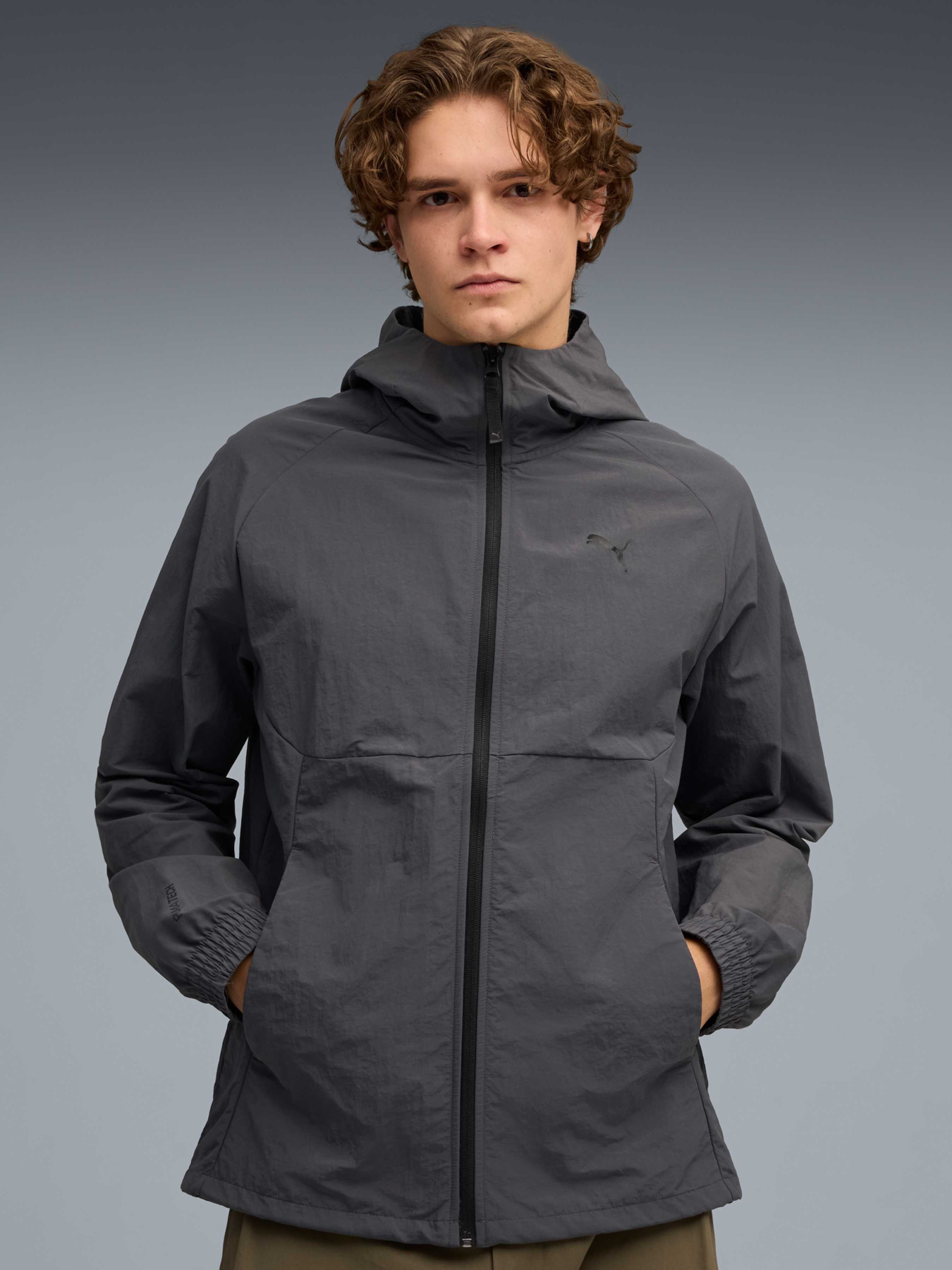 Демисезонная куртка PUMA Tech Woven Jacket модель 689096 Фото