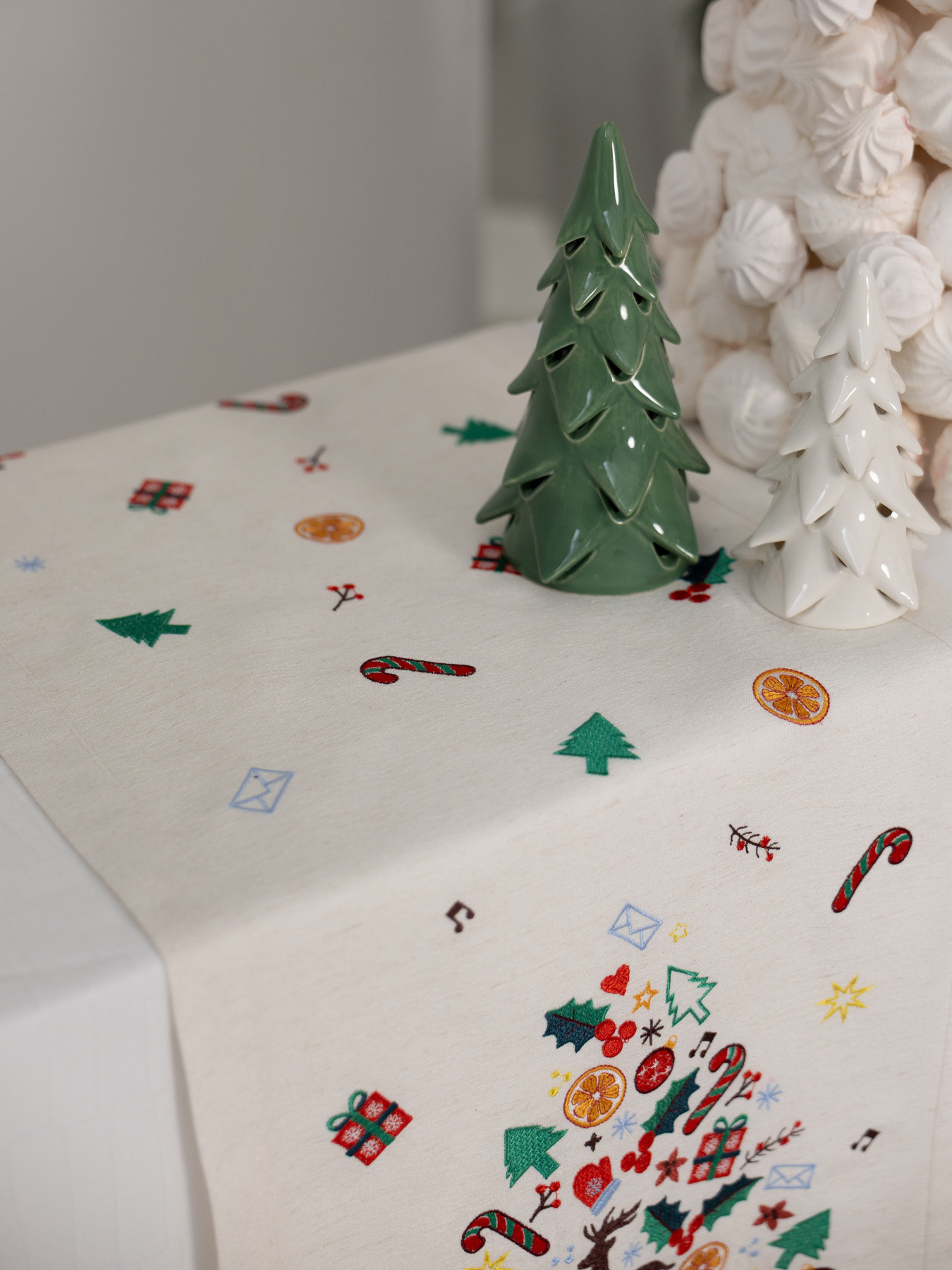 Новорічна доріжка "Різдвяна мелодія" Едельвіка модель 553-25-00 Новорічна доріжка "Різдвяна мелодія" Едельвіка модель 553-25-00 Фото