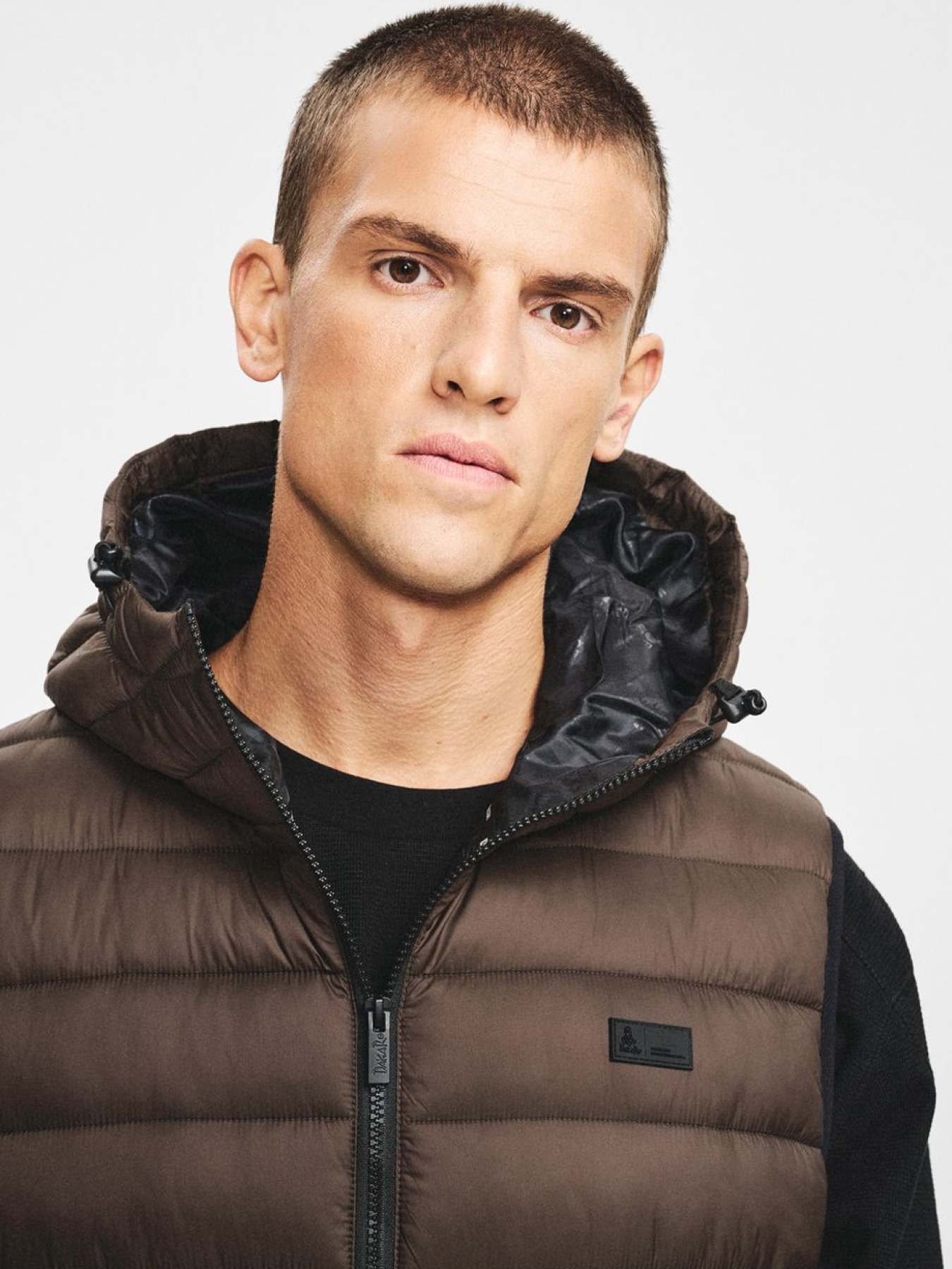 Жилет стеганый мужской DKR HIGEN 256 коричневый модель 10048165 Фото