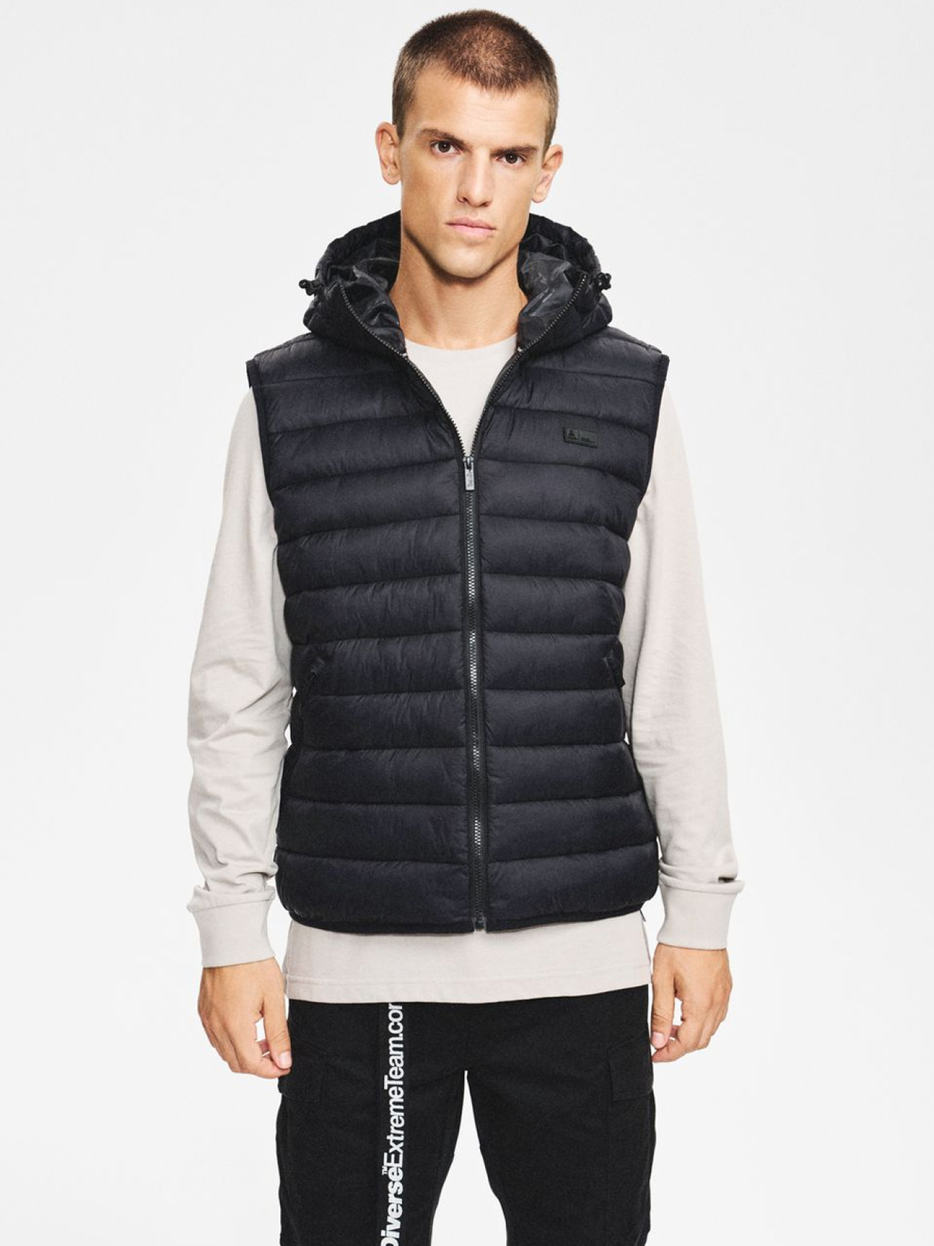 Утепленный жилет DIVERSE Dkr Higen 256 модель 10048165 Утепленный жилет DIVERSE Dkr Higen 256 модель 10048165 Фото