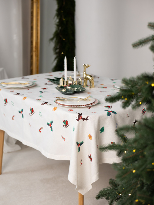Новорічна скатертина "Різдвяна мелодія" Едельвіка модель 557-25-00 Фото