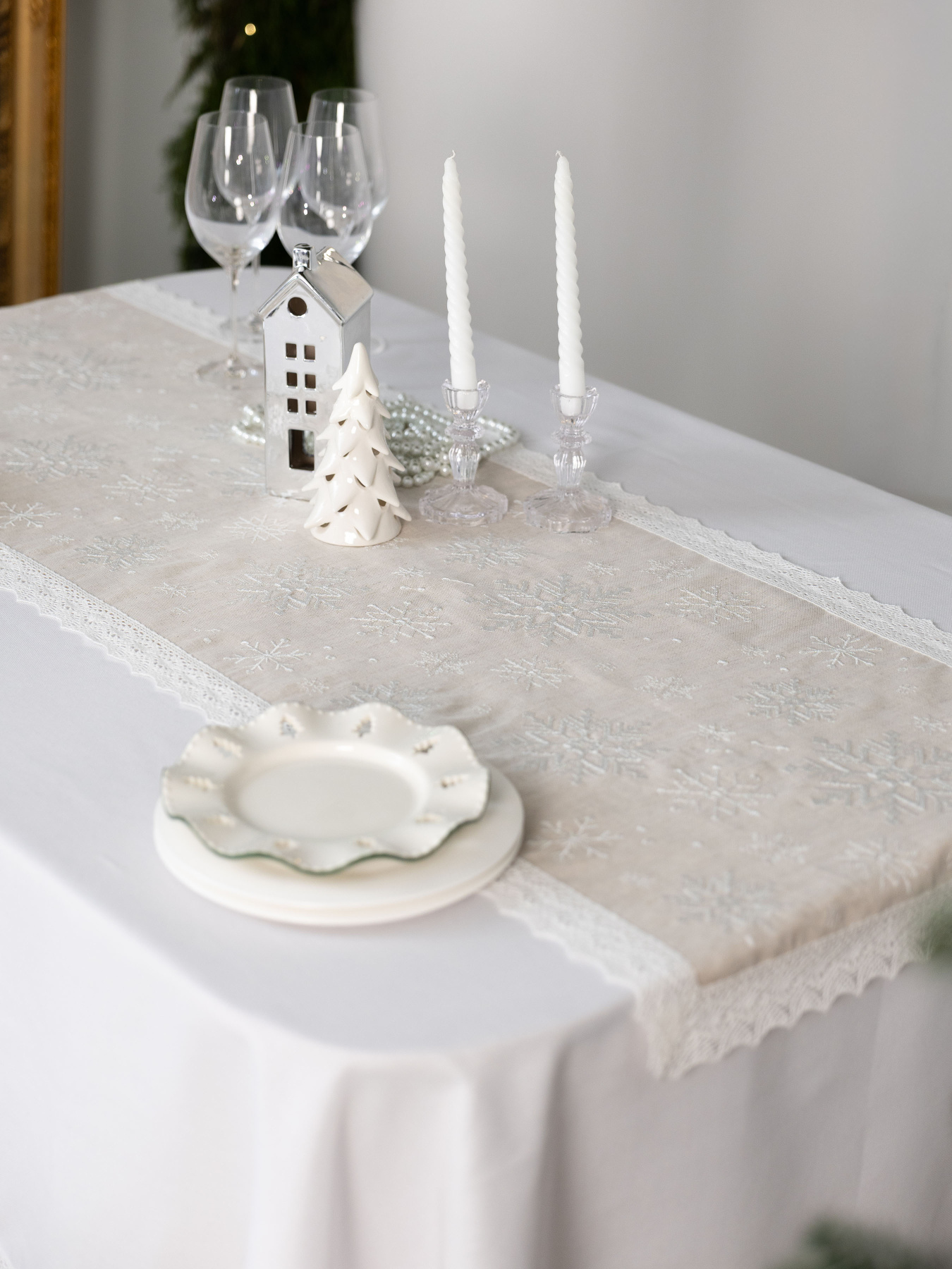 Новорічна доріжка з мереживом "Сніжинки" Едельвіка модель 550-25-08 Новорічна доріжка з мереживом "Сніжинки" Едельвіка модель 550-25-08 Фото