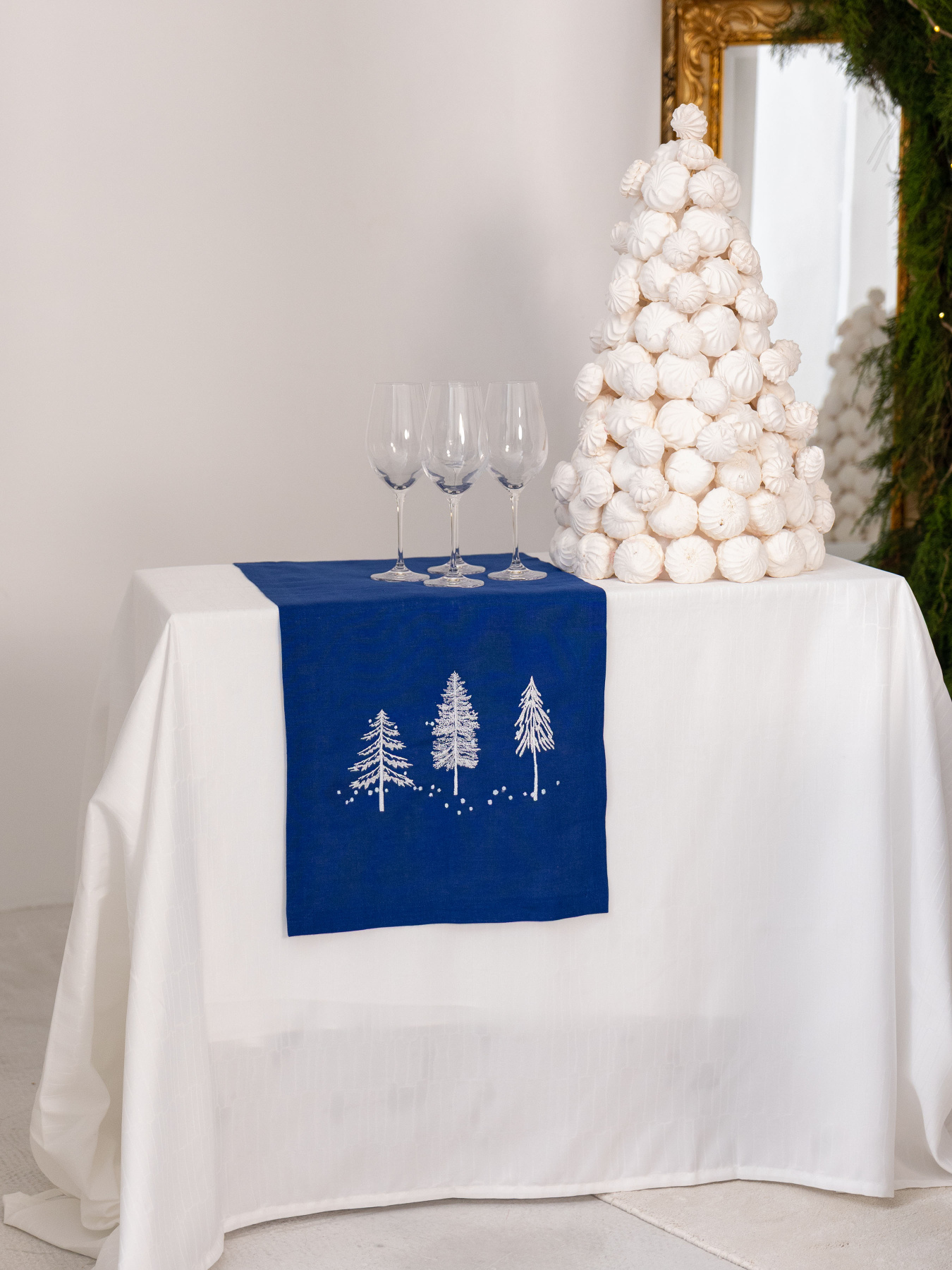 Новорічний ранер "Ялинки " Едельвіка модель 496-25-00 Новорічний ранер "Ялинки " Едельвіка модель 496-25-00 Фото