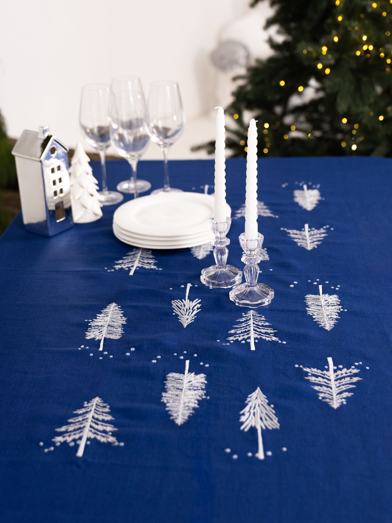 Скатертина новорічна " Ялинки " Едельвіка модель 500-25-00 Фото