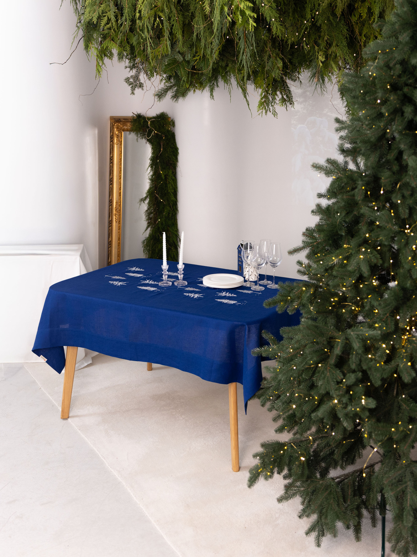 Скатертина новорічна " Ялинки " Едельвіка модель 500-25-00 Скатертина новорічна " Ялинки " Едельвіка модель 500-25-00 Фото