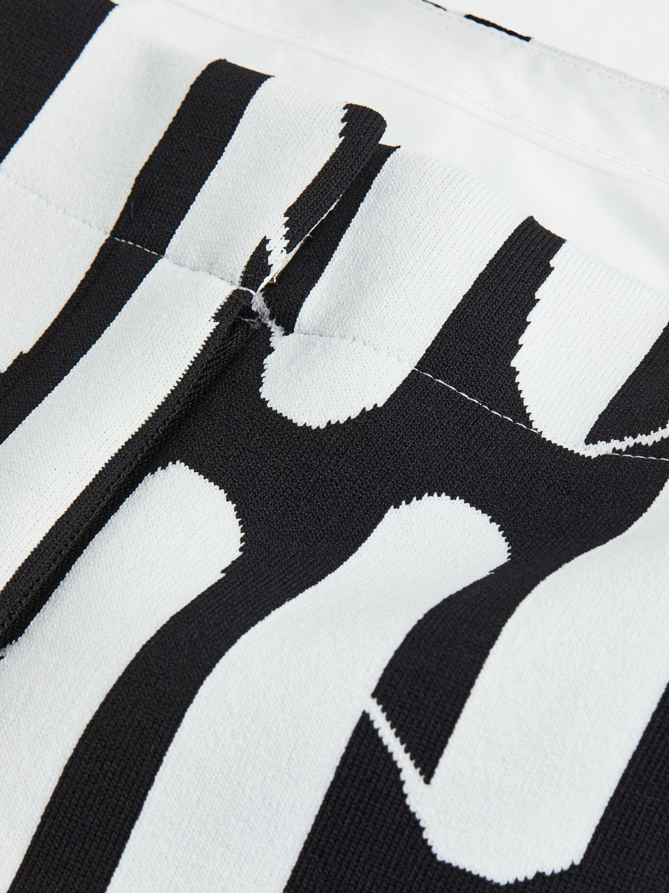 Леггинсы H&M модель 1104773arl_Черно-белый Фото