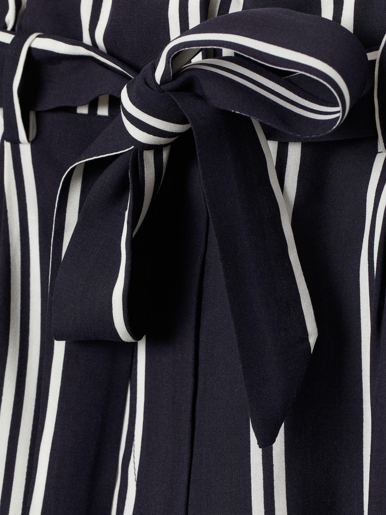 Повседневные шорты H&M модель 6567639RP7_темно-синий в полоску Фото