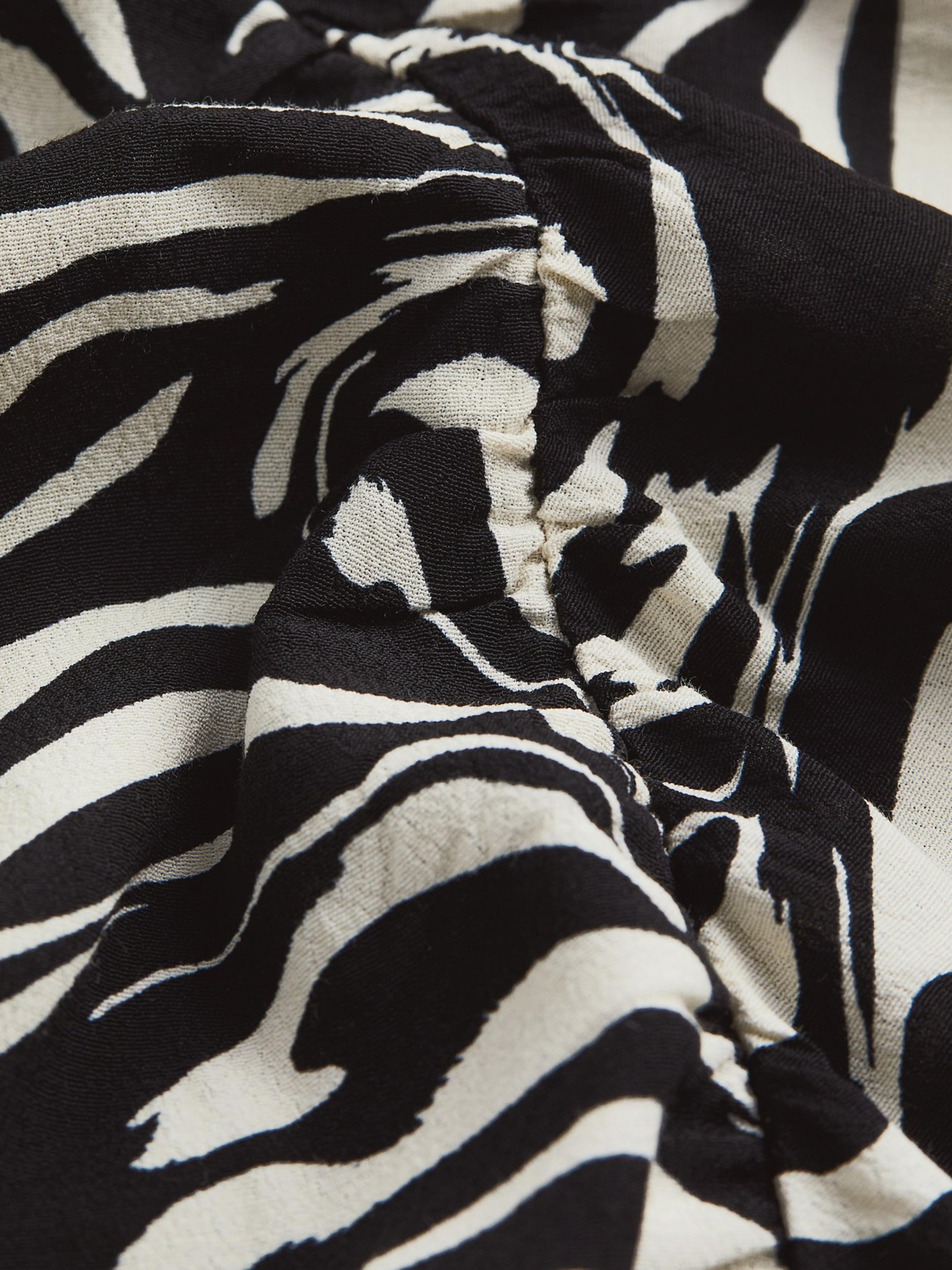 Платье миди H&M модель 10884196wer_Черно-белый Фото