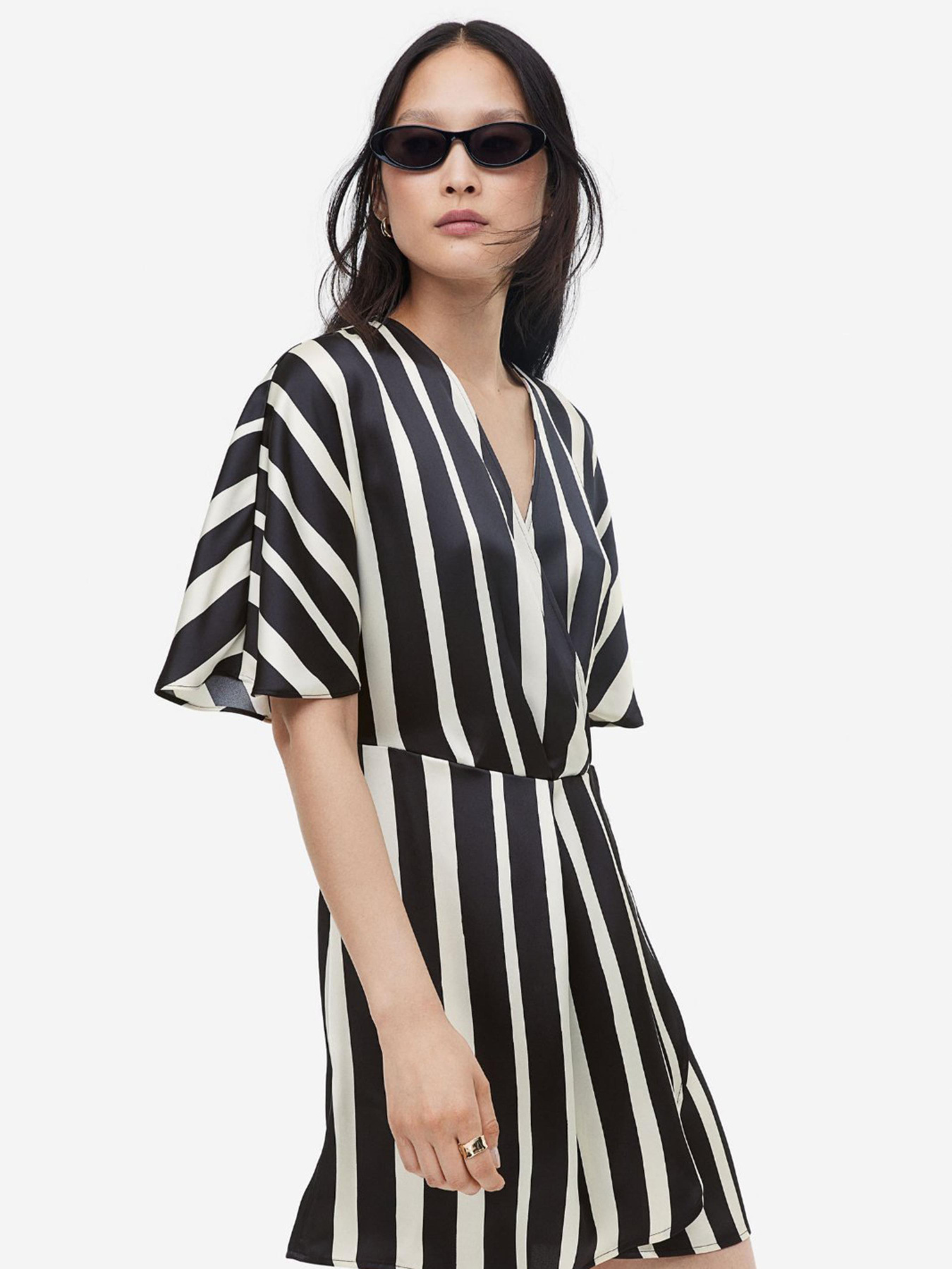 Сукня міні H&M модель 1165281wer_Черно-белый Фото