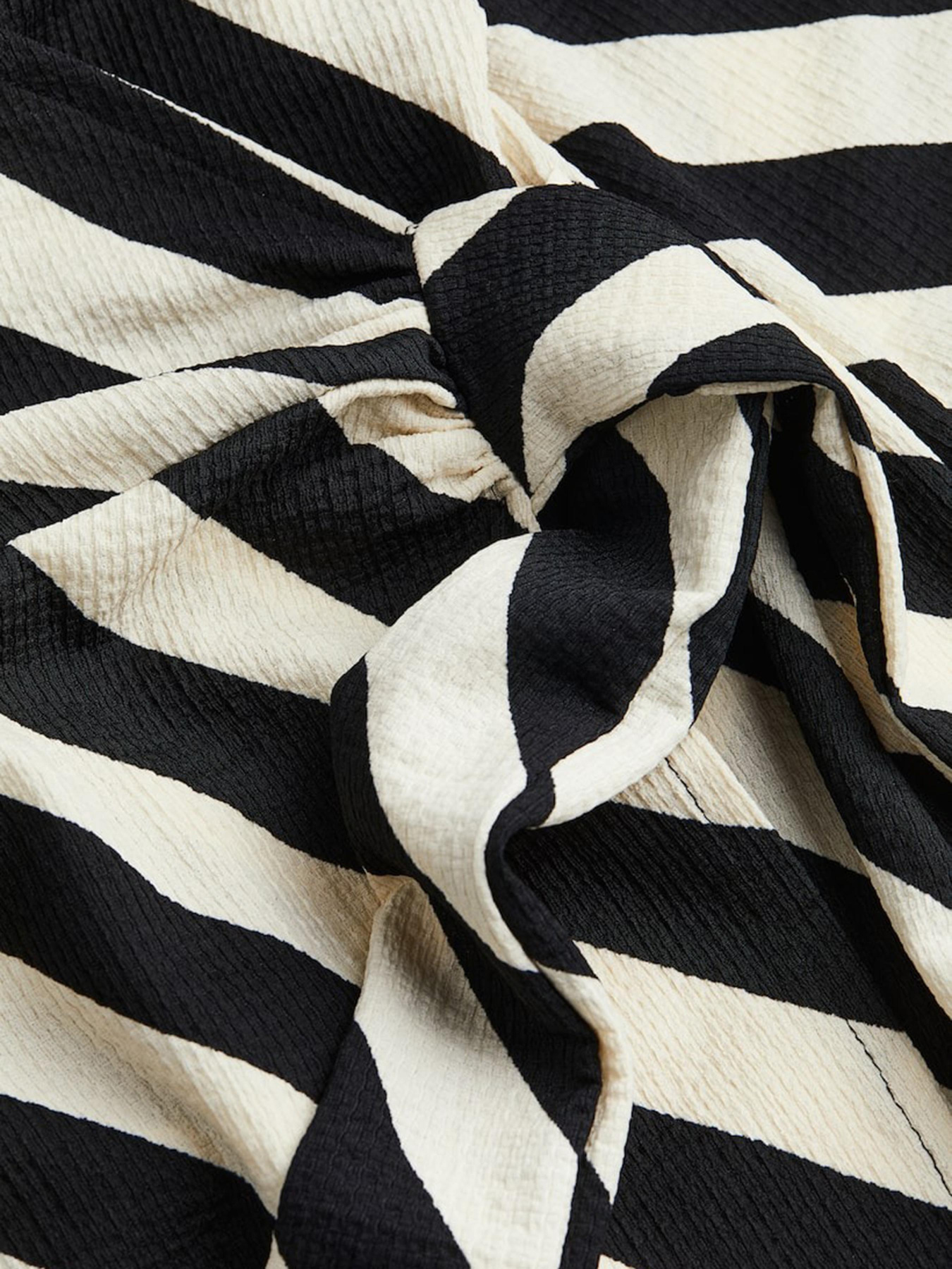 Платье миди H&M модель 1155349wer_Черно-белый Фото