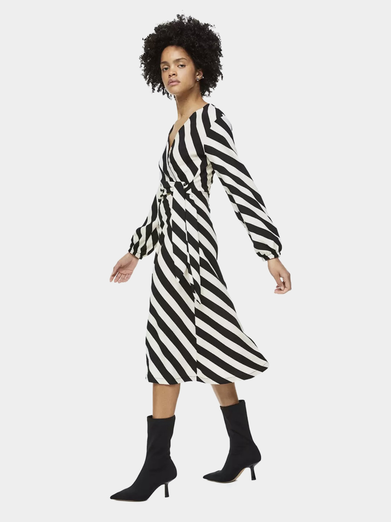 Платье миди H&M модель 1155349wer_Черно-белый Фото