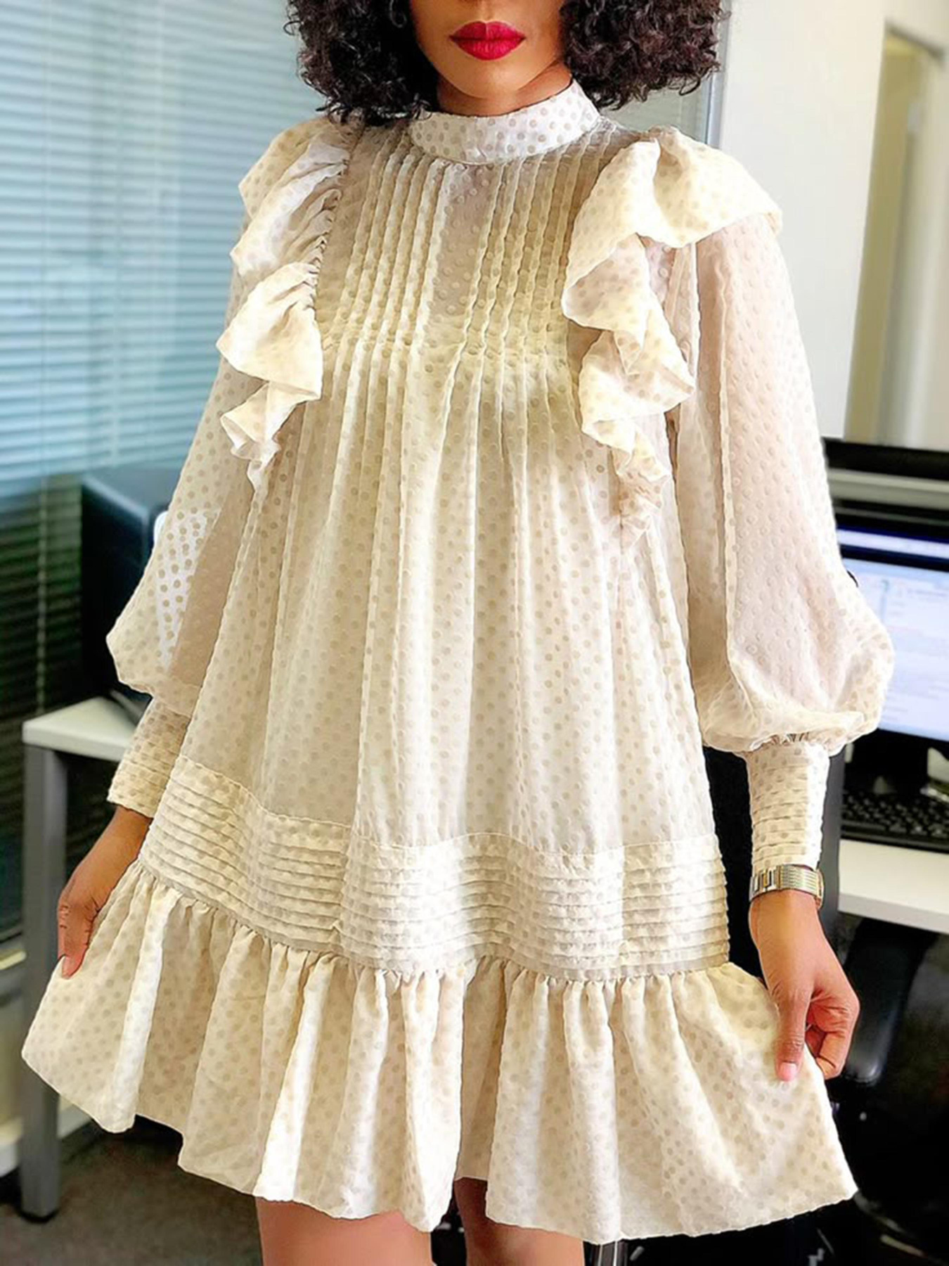 Платье мини H&M модель 8856171wer_Светло-бежевый Фото