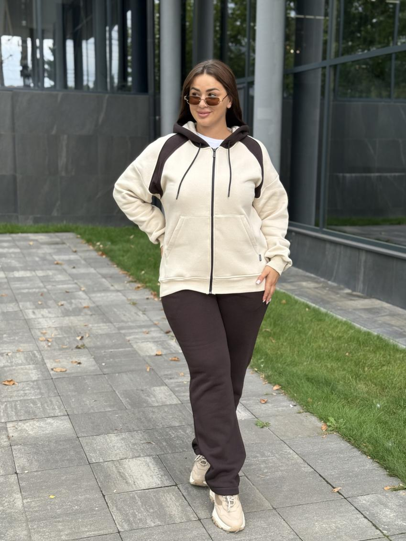 Жіночий костюм на флісі коричневий + беж модель M205.4-1010 Фото