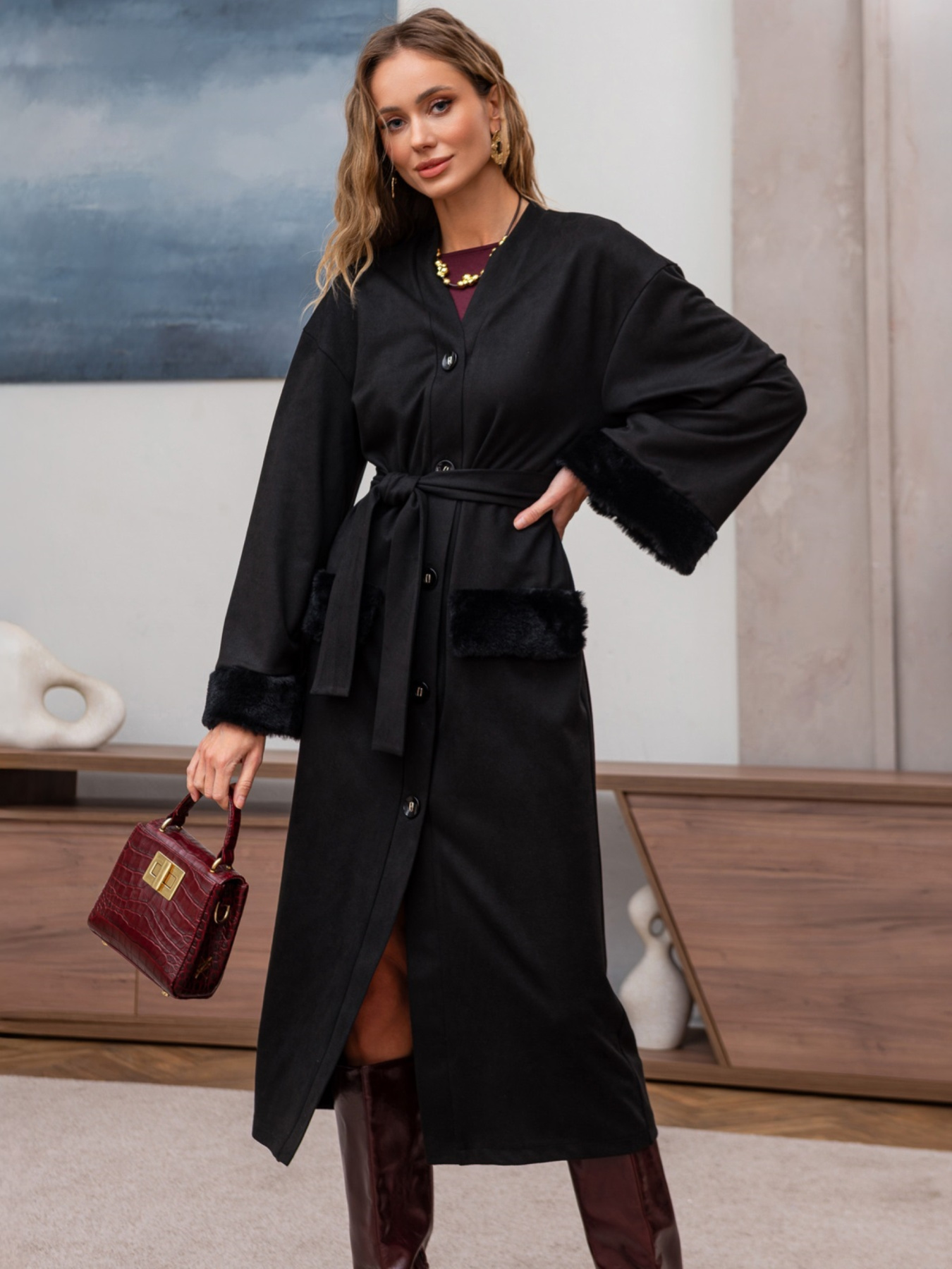 Платье на пуговицах со вставками из меха чёрное модель 76554 Фото