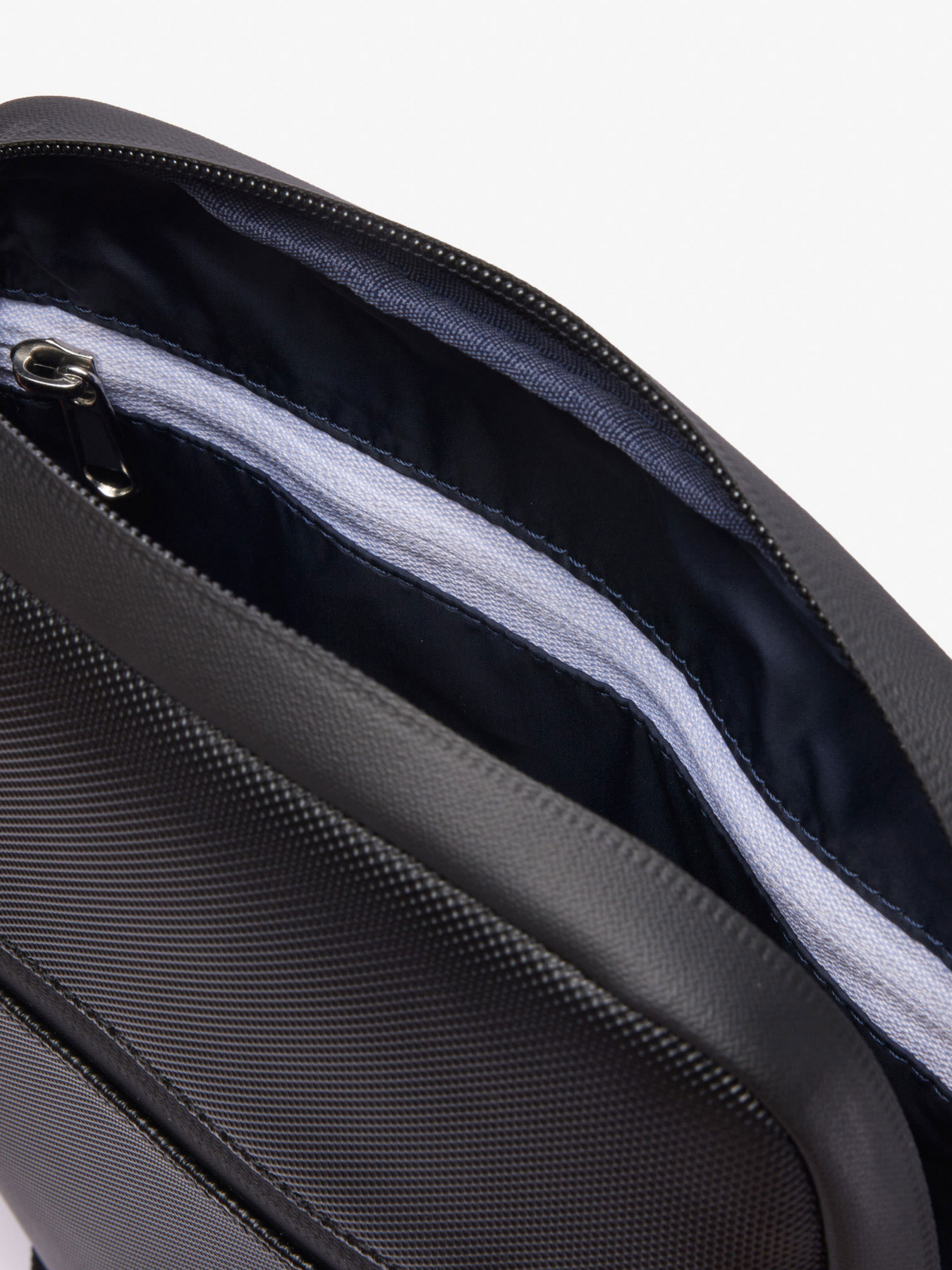 Мессенджер Lacoste модель NH3308LVP00 Мессенджер Lacoste модель NH3308LVP00 Фото