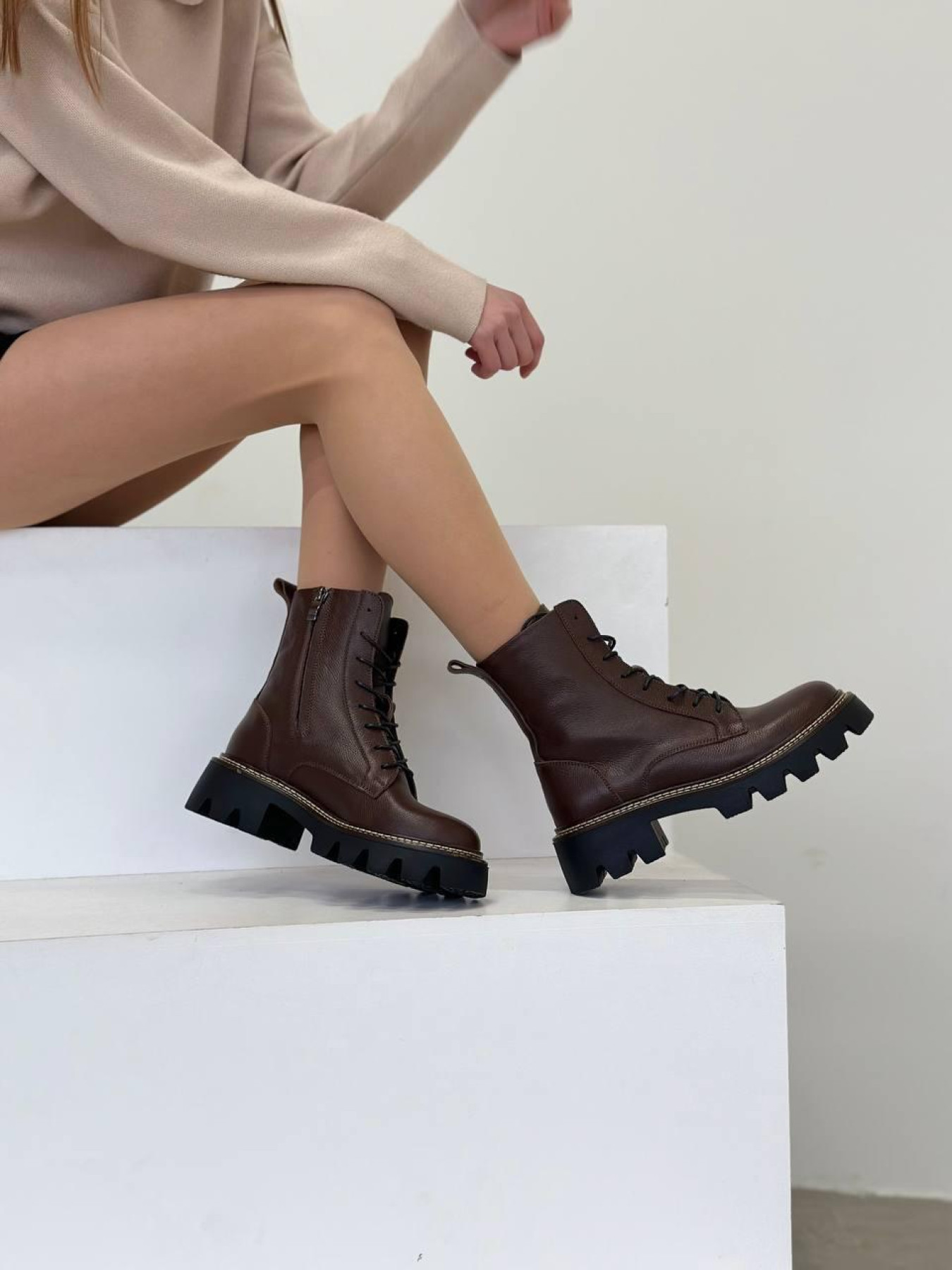 Кожаные ботинки шоколадного оттенка на овчине (518) модель P_140827-S38_167831 Фото