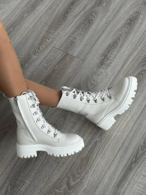 Женские берцы из натуральной кожи цвета холодный белый с овчинной подкладкой (524) модель P_133188-S36_20000806 Фото