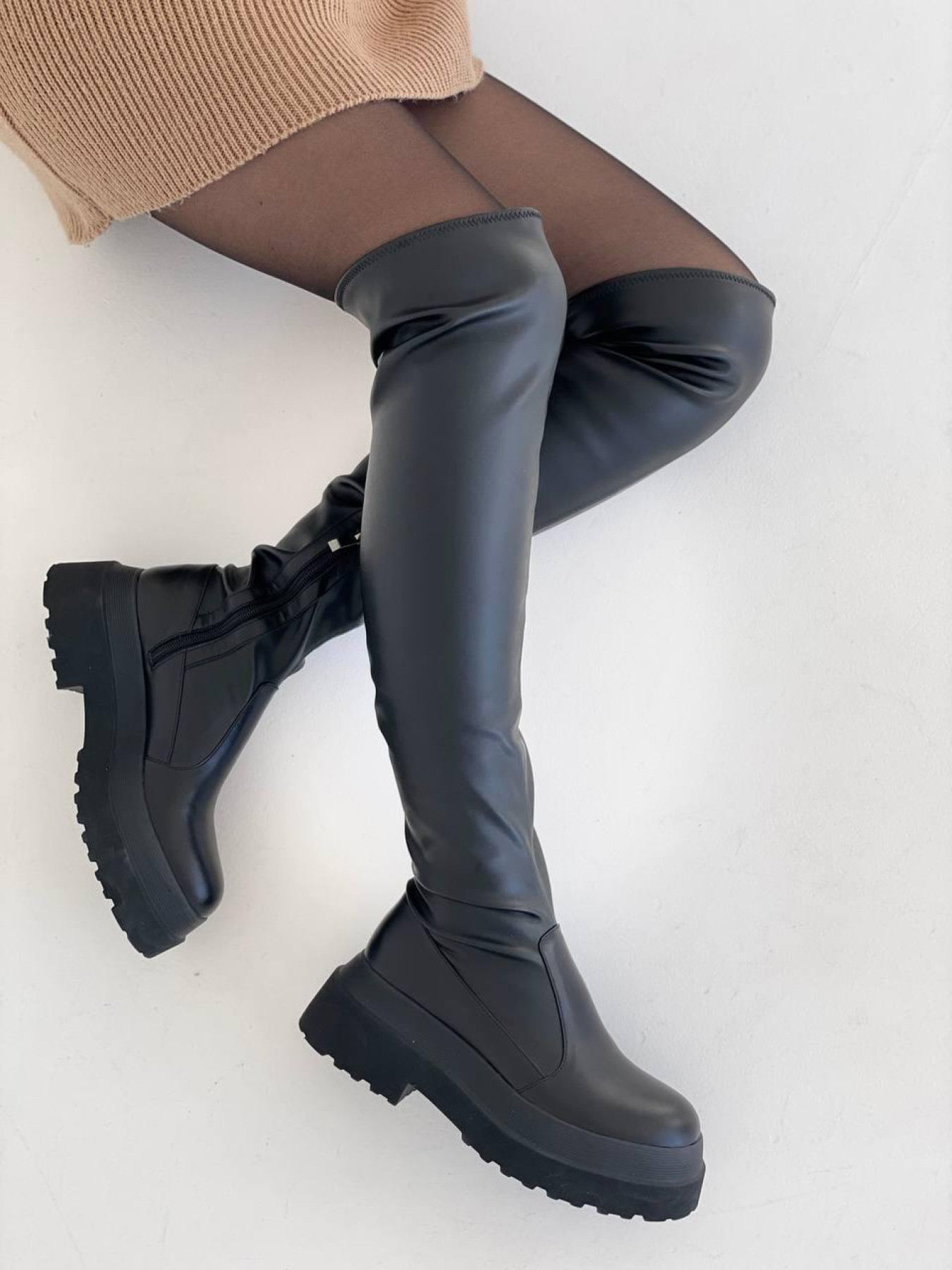 Женские кожаные ботфорты черного цвета с байковой подкладкой (900) модель P_133065-S36_137605 Фото