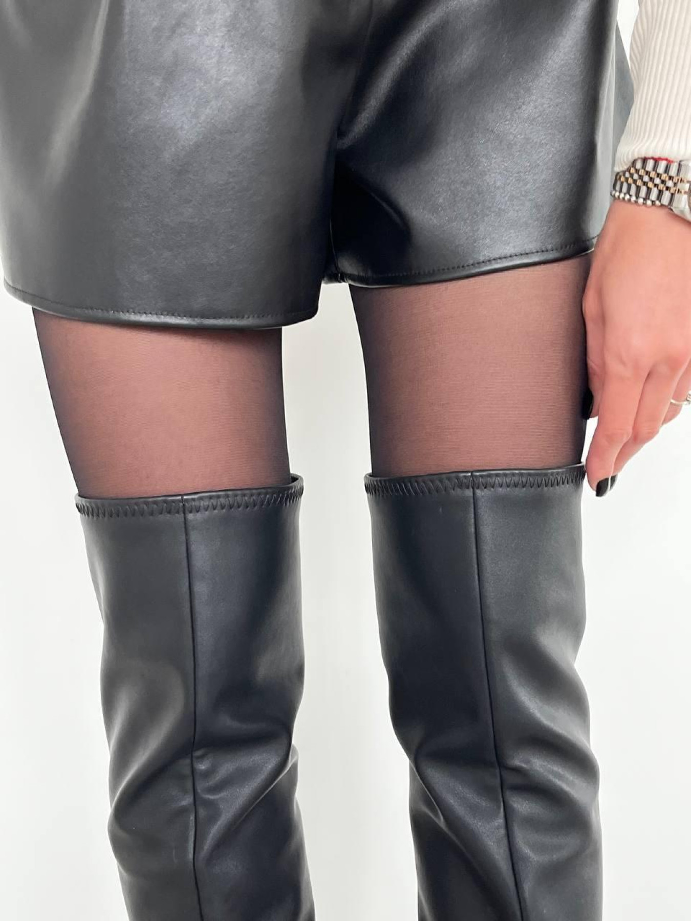 Женские кожаные ботфорты черного цвета на каблуке с байковой подкладкой (900-6/417) модель P_132723-S36_137902 Фото