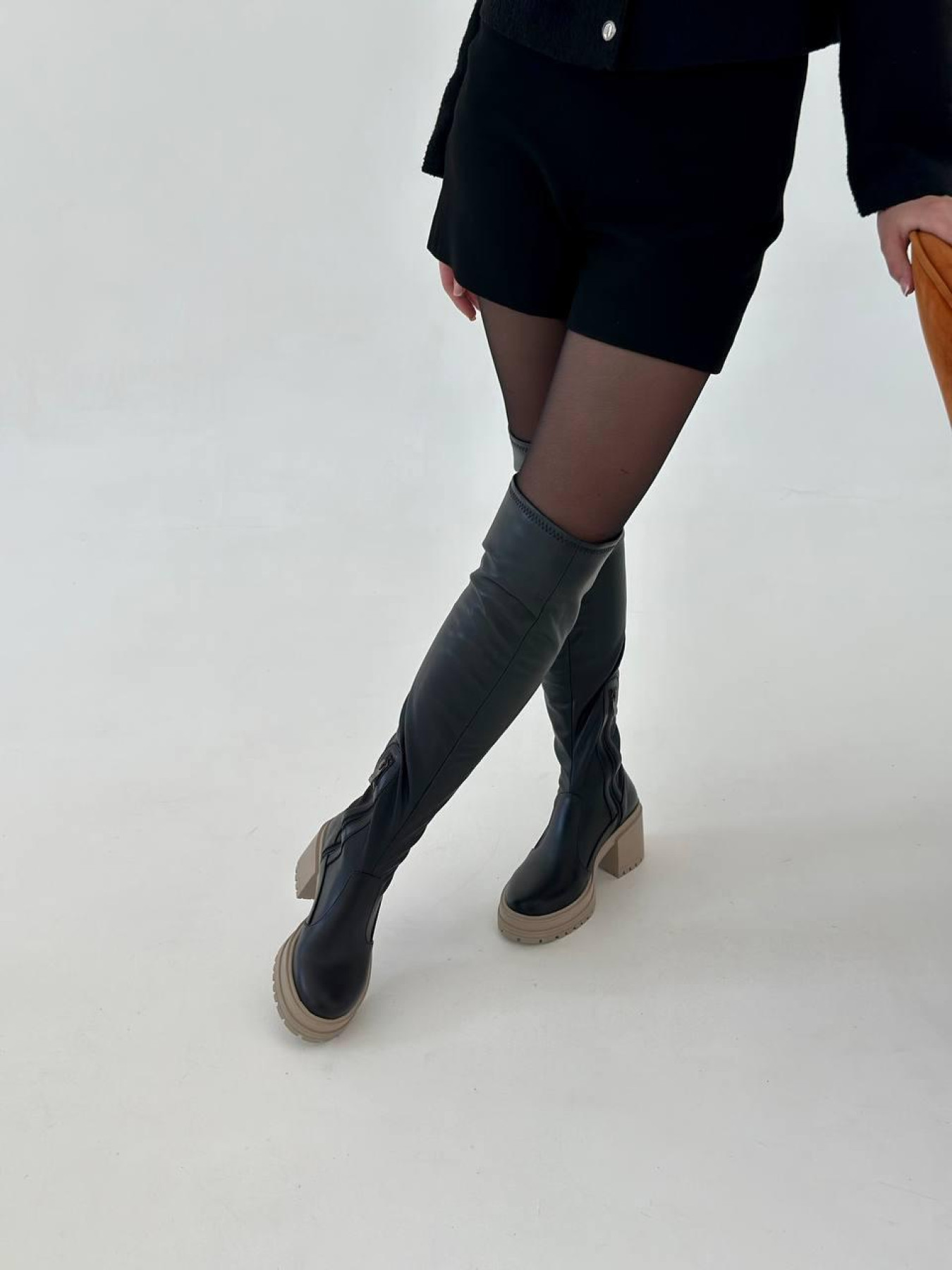 Женские кожаные ботфорты черного цвета с байковой подкладкой (900/Megan2) модель P_157382-S38_171395 Фото