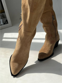 Женские замшевые казаки Кэмел на байке (529) модель P_167596-S37_167596 Фото