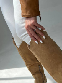 Женские замшевые казаки Кэмел на байке (529) модель P_167596-S37_167596 Фото