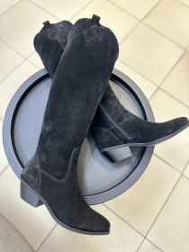 Женские замшевые казаки высокие Черные на байке (529) модель P_198392-S39_200965 Фото